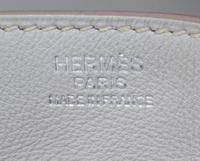 An Hermes Gris Pearle Swift Lindy 30 Handbag, 12" x 7.5" x 6.5".