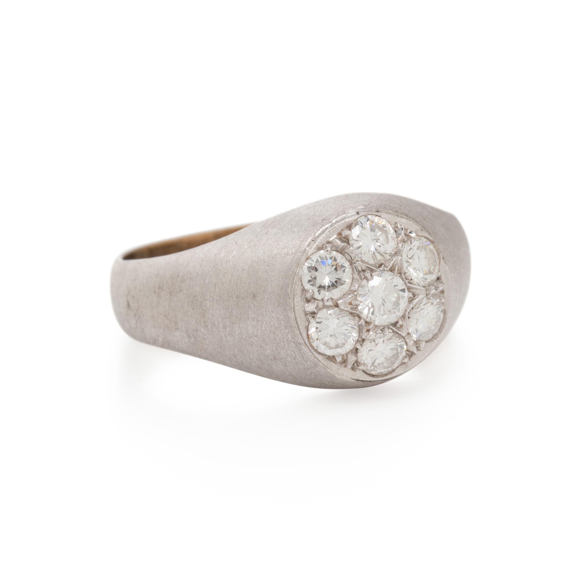WHITE GOLD AND DIAMOND CLUSTER RING