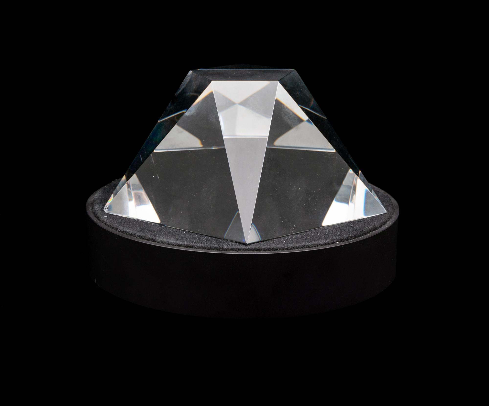 A Steuben Geometric Star Shape Diameter 4 inches.