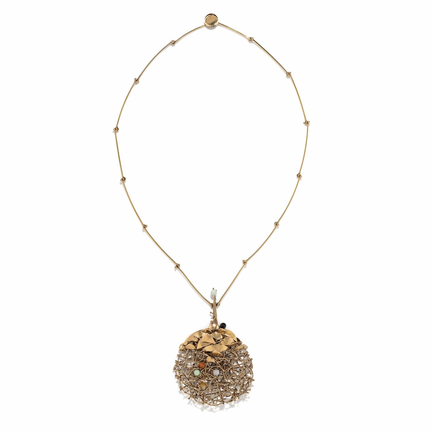 EARL PARDON, YELLOW GOLD AND HARDSTONE PENDANT NECKLACE