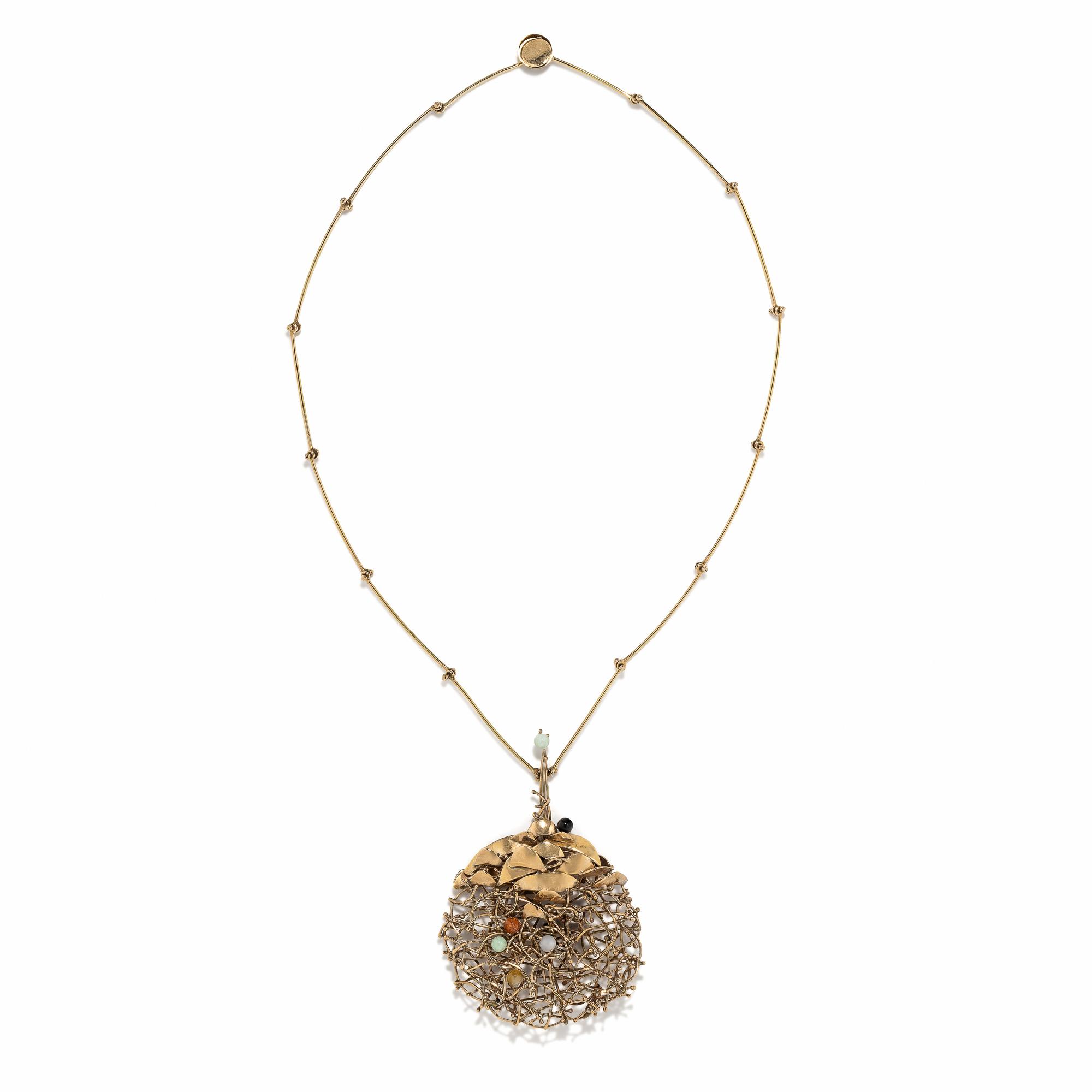 EARL PARDON, YELLOW GOLD AND HARDSTONE PENDANT NECKLACE
