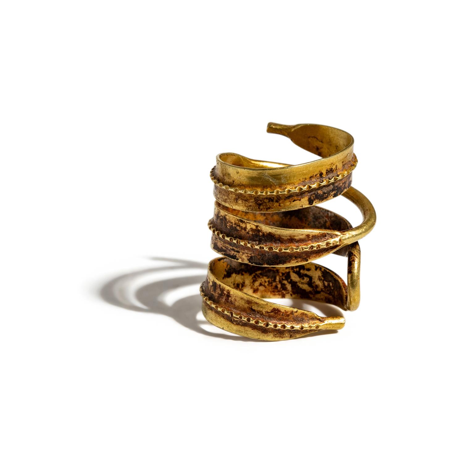 A Western Asiatic Gold Hair Ring