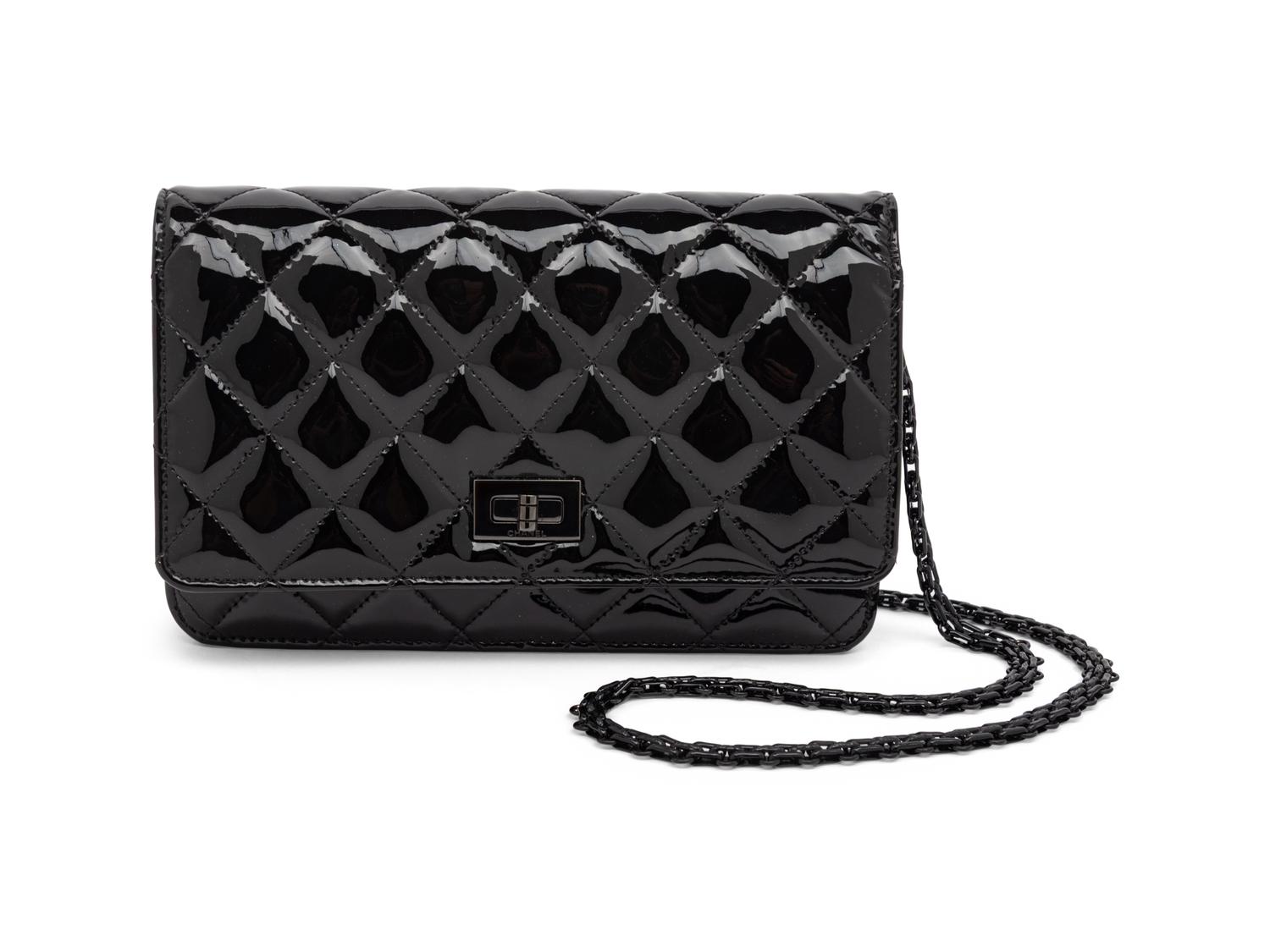 CHANEL, 2.55 PATENT WALLET-ON-CHAIN