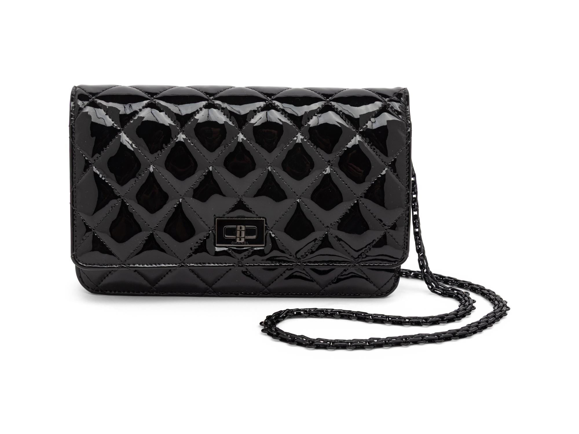 CHANEL, 2.55 PATENT WALLET-ON-CHAIN