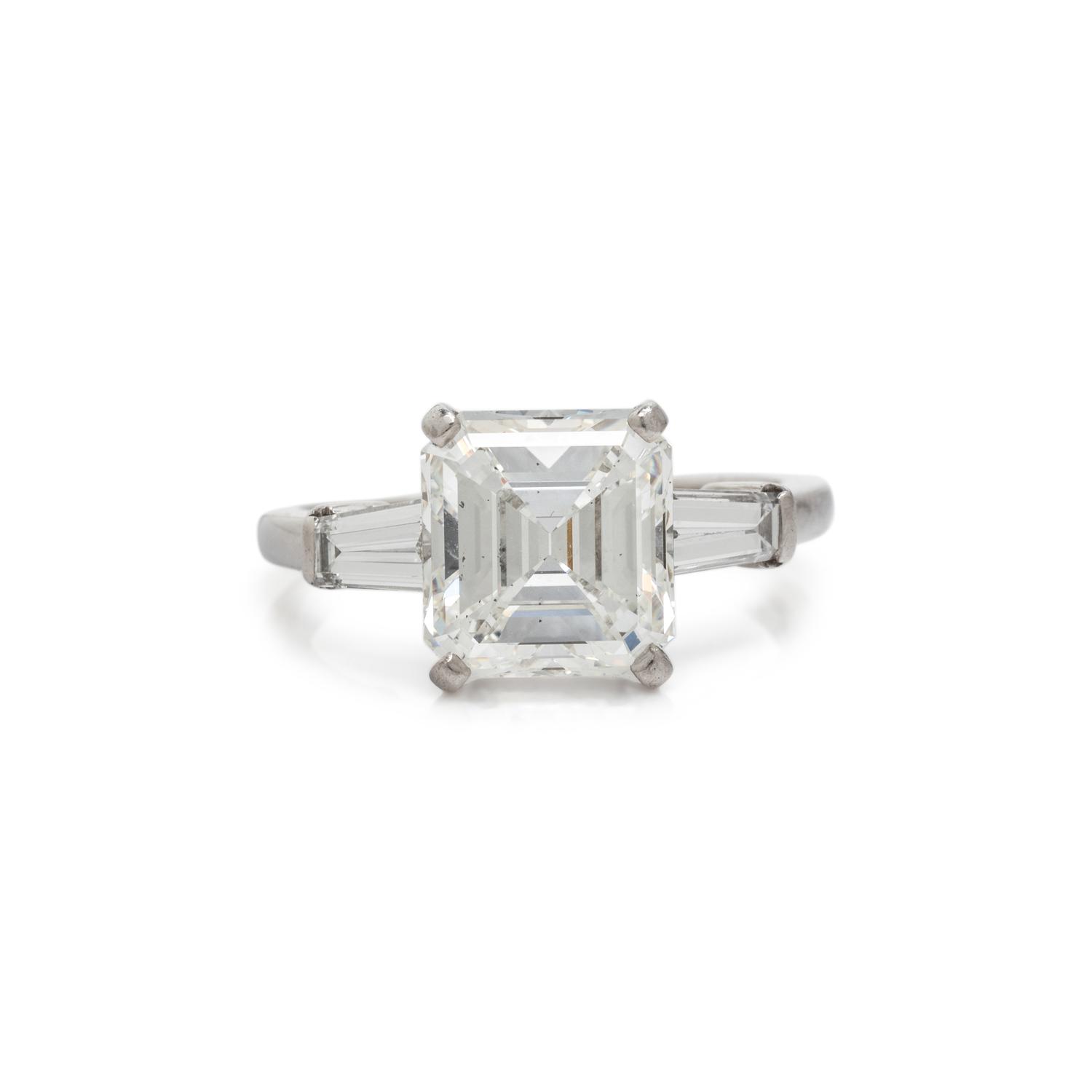 DIAMOND RING
