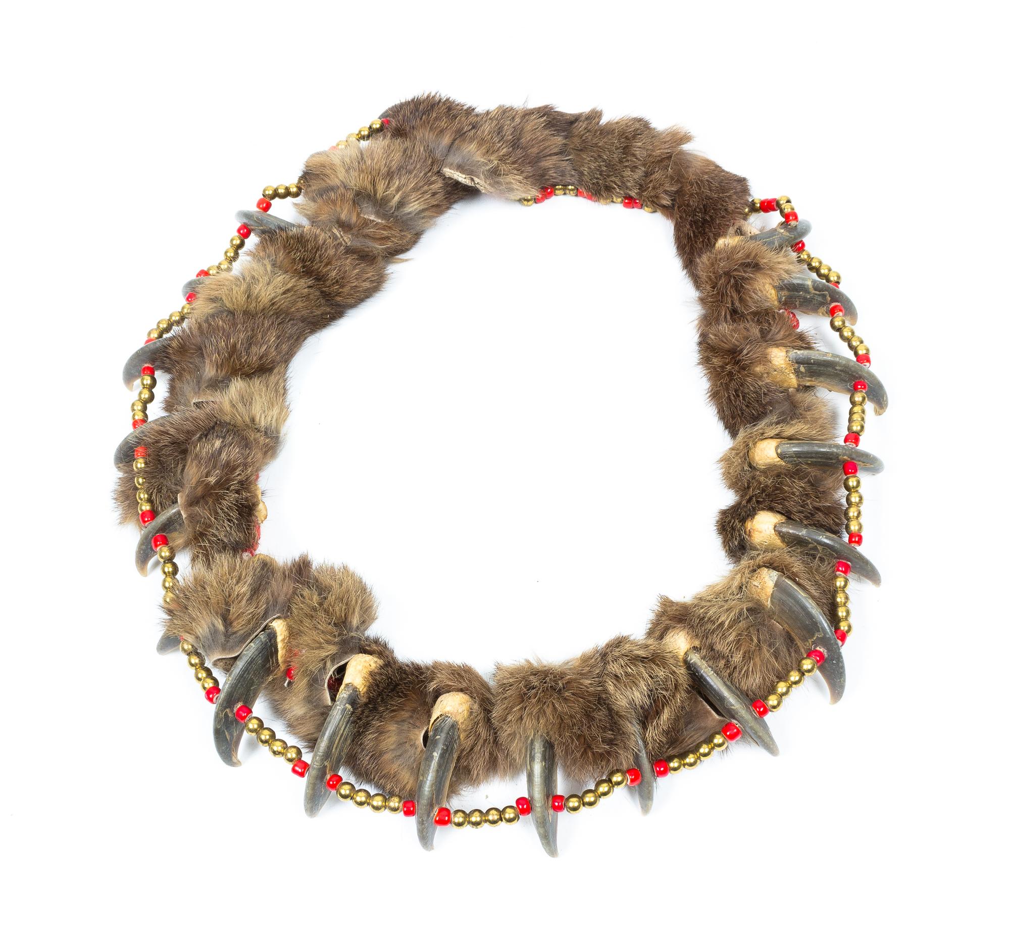 A Great Lakes Bear Claw Reproduction Necklace Diameter 18 inches.