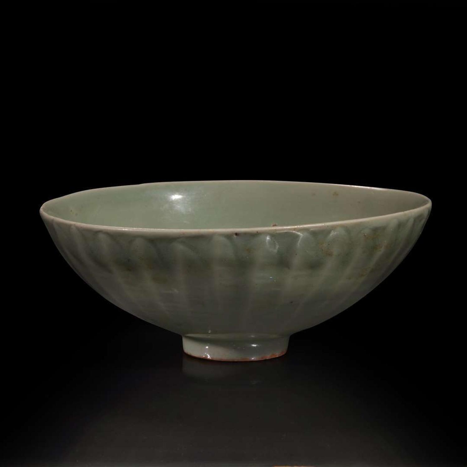 A Chinese Longquan celadon petal-carved "Lotus" bowl 龙泉窑刻划花碗 Southern Song/Yuan Dynasty ????