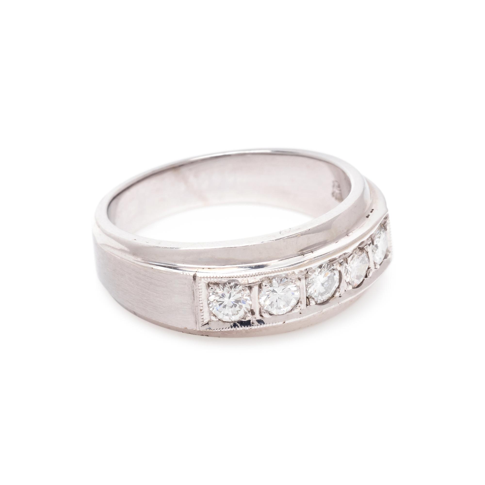 WHITE GOLD AND DIAMOND RING
