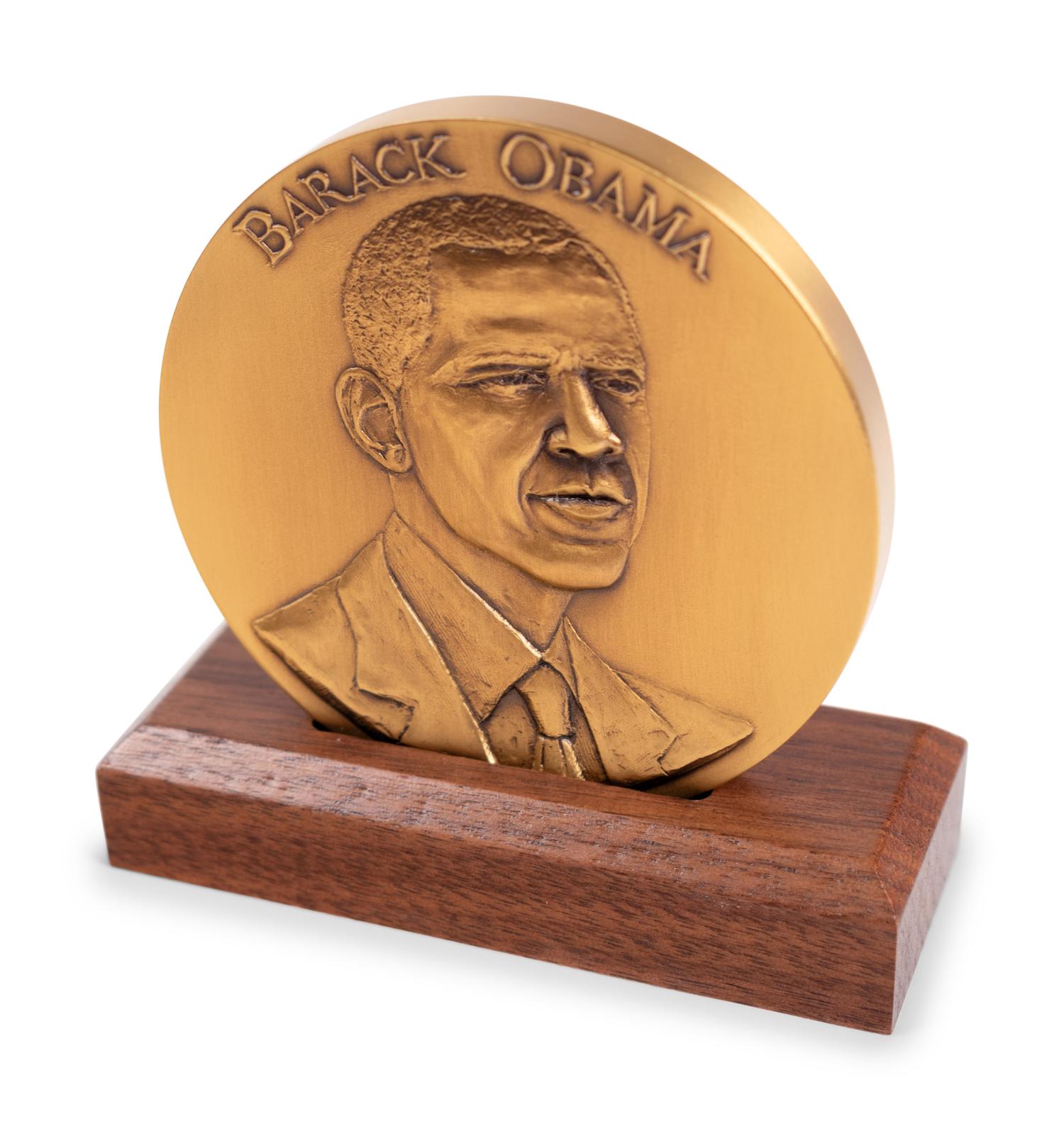(Politics) A group of approximately 20 items relating to Barack Obama (1961) and the 2008 Presidential Election, comprising: