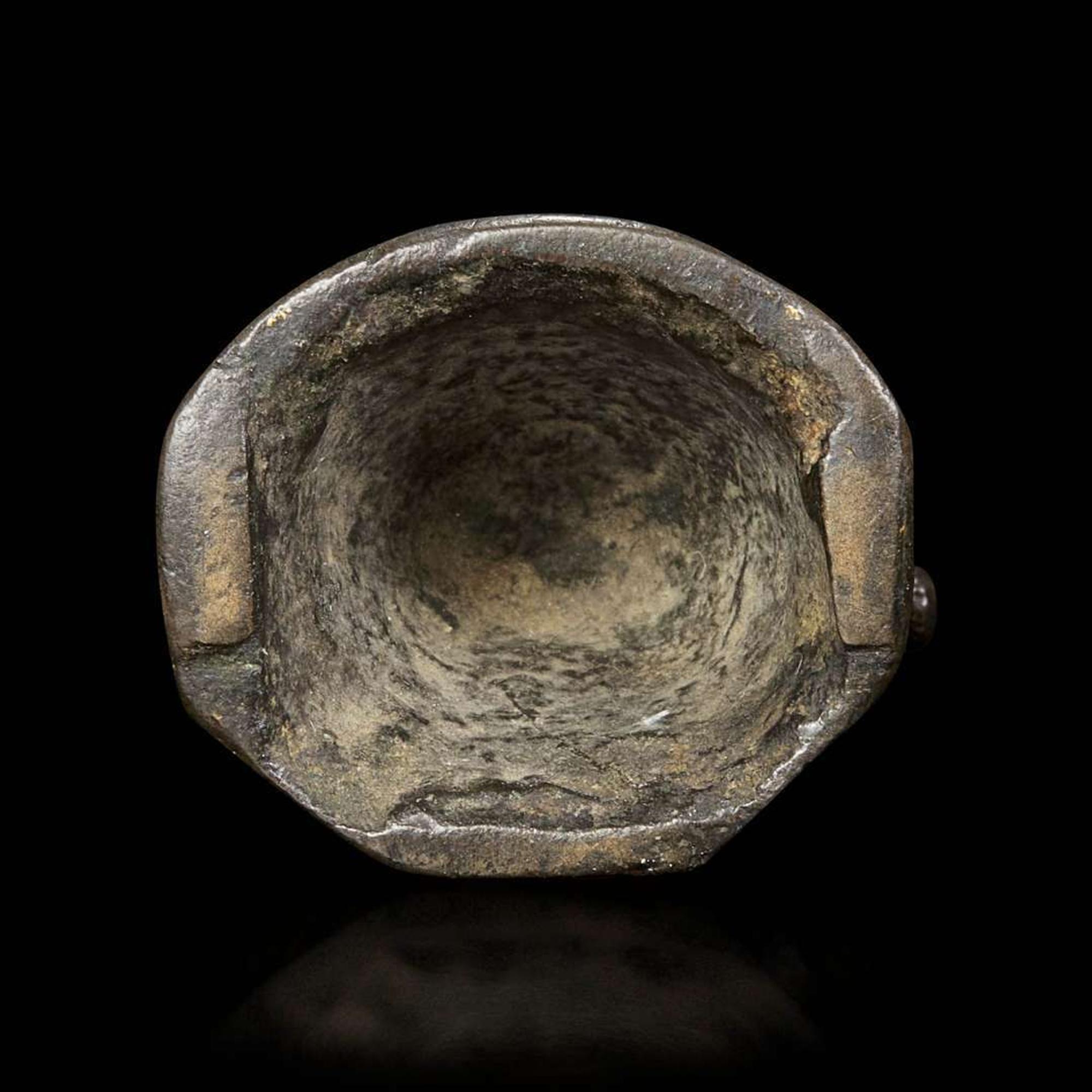 A small gilt bronze figure of a seated Buddha 铜鎏金佛造像一尊 Possibly Tang dynasty ??
