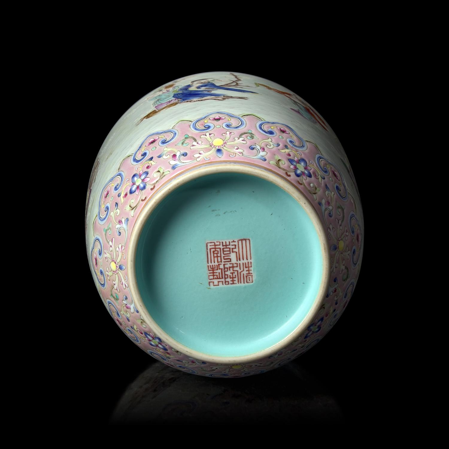 A Chinese Famille Rose 'Eight Immortals' Vase, 20th Century 近代 粉彩八仙過海燈籠瓶