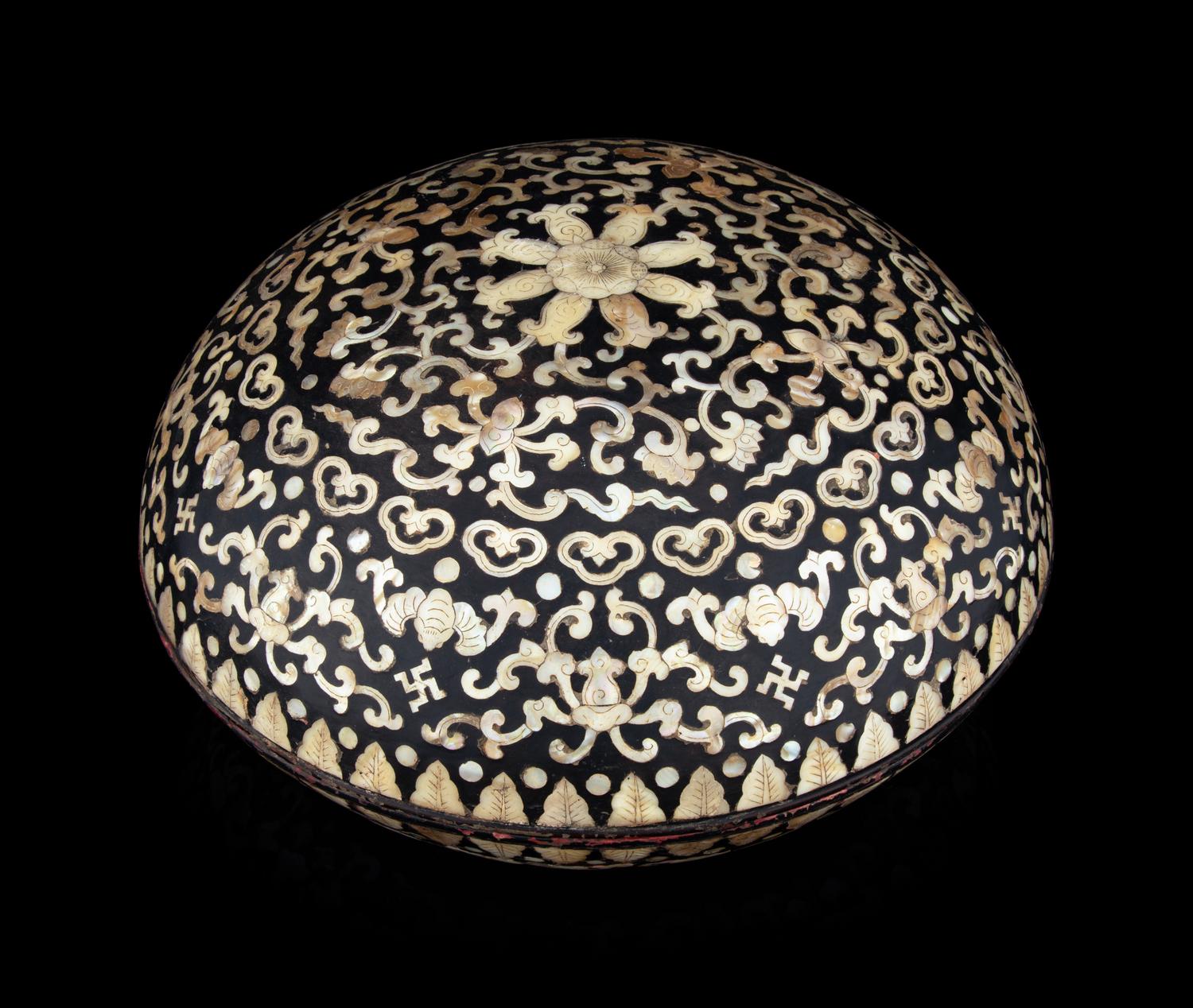 A Mother-of-Pearl Inlaid Black Lacquered Covered Box
