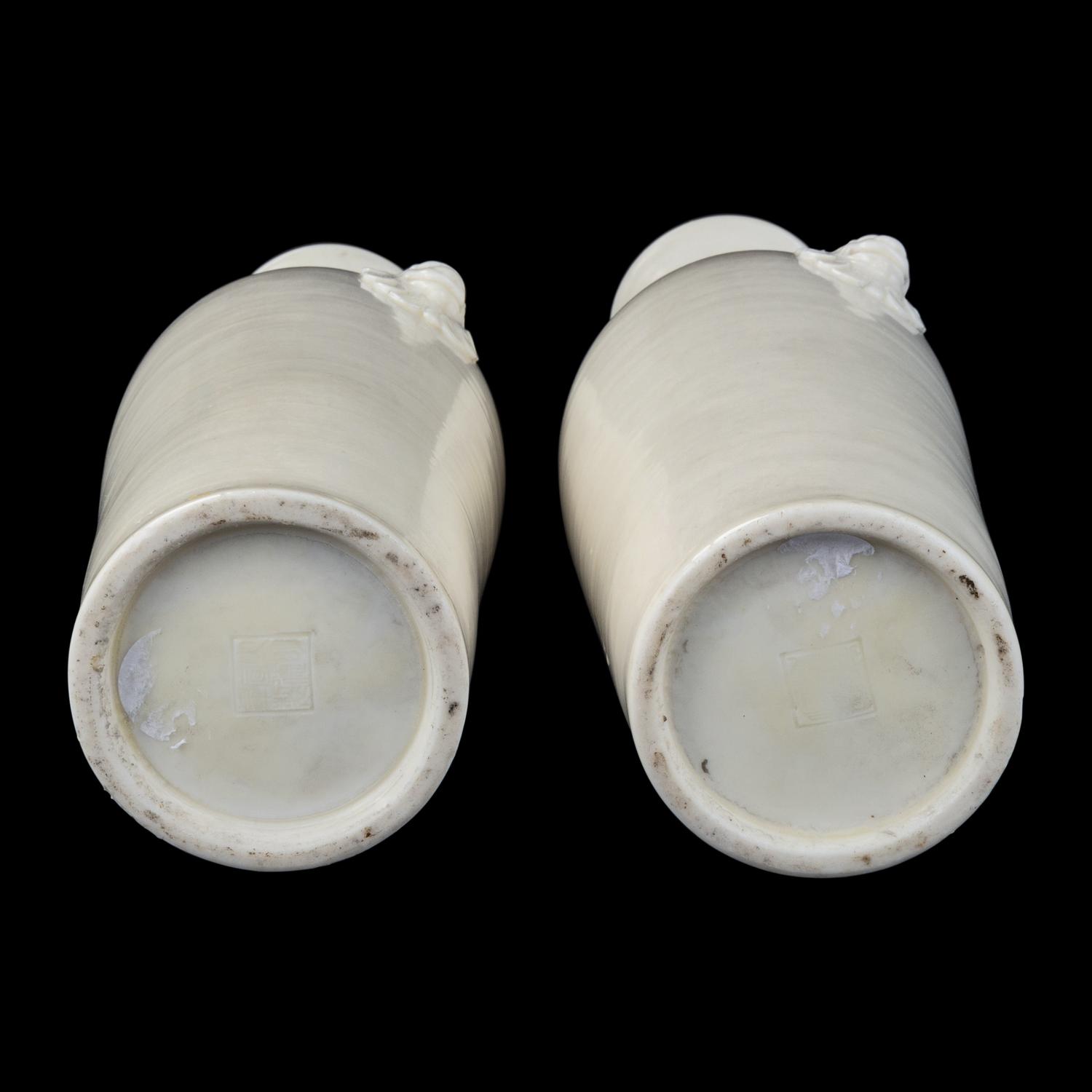 A Pair of Chinese Blanc de Chine Porcelain Vases 德化白瓷鋪首耳瓶一對