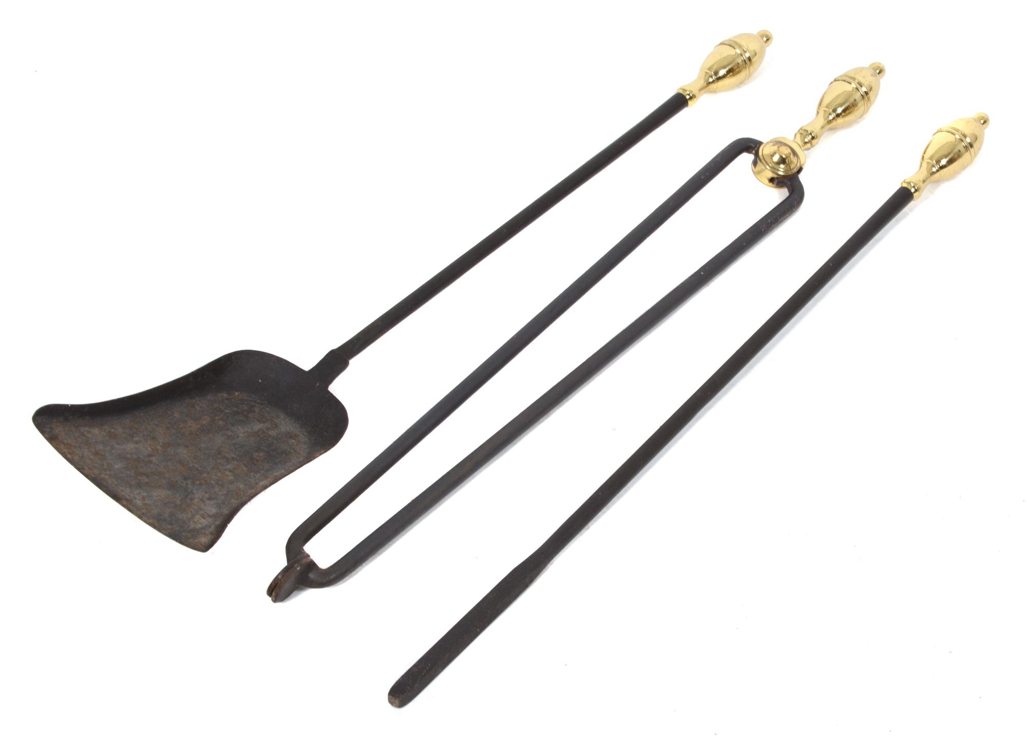 A Brass and Wire Hinged Fire Screen Height 24 1/2 x width 36 1/2 x depth 17 1/2 inches. — 20TH CENTURY