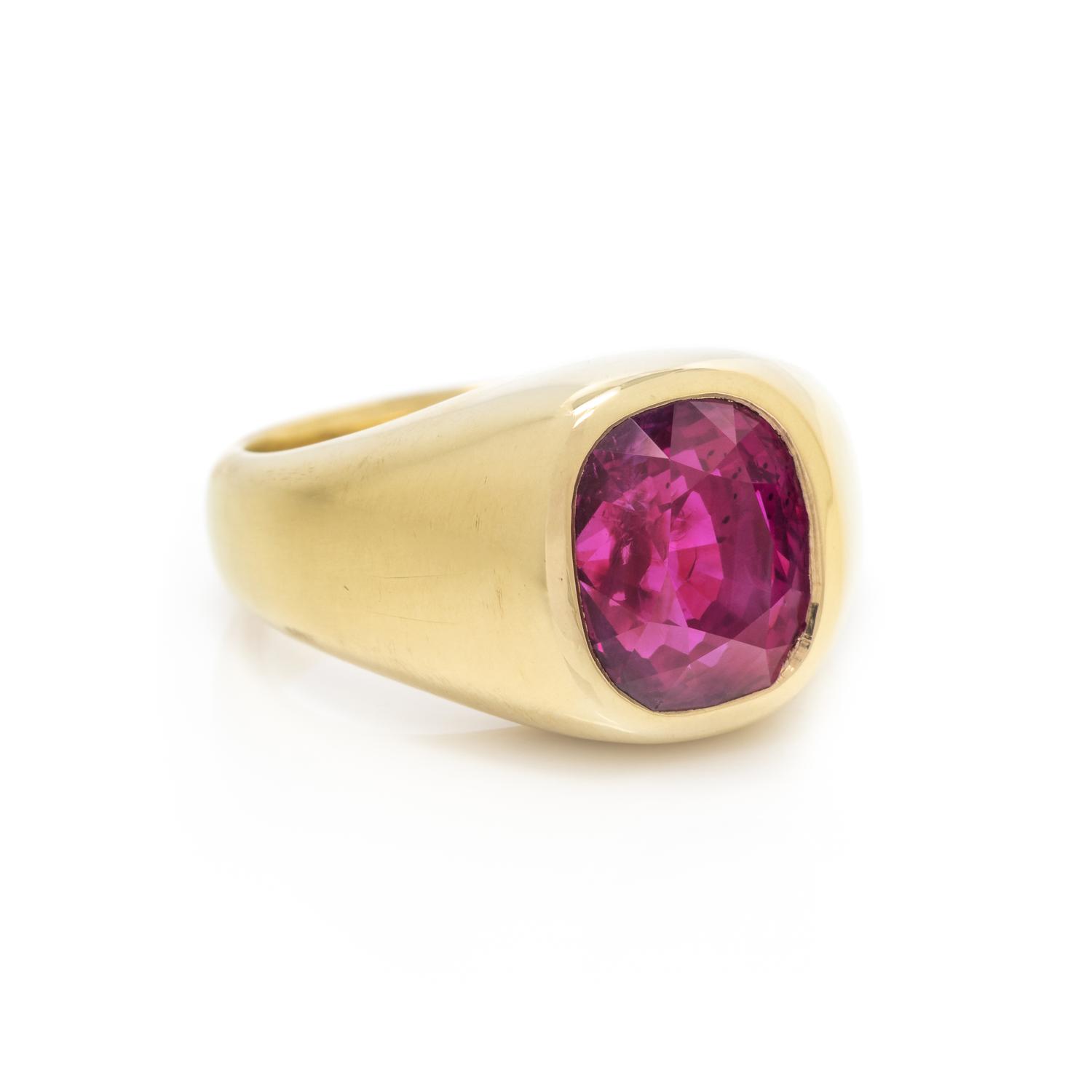 YELLOW GOLD AND INTENSE PURPLISH PINK SAPPHIRE RING