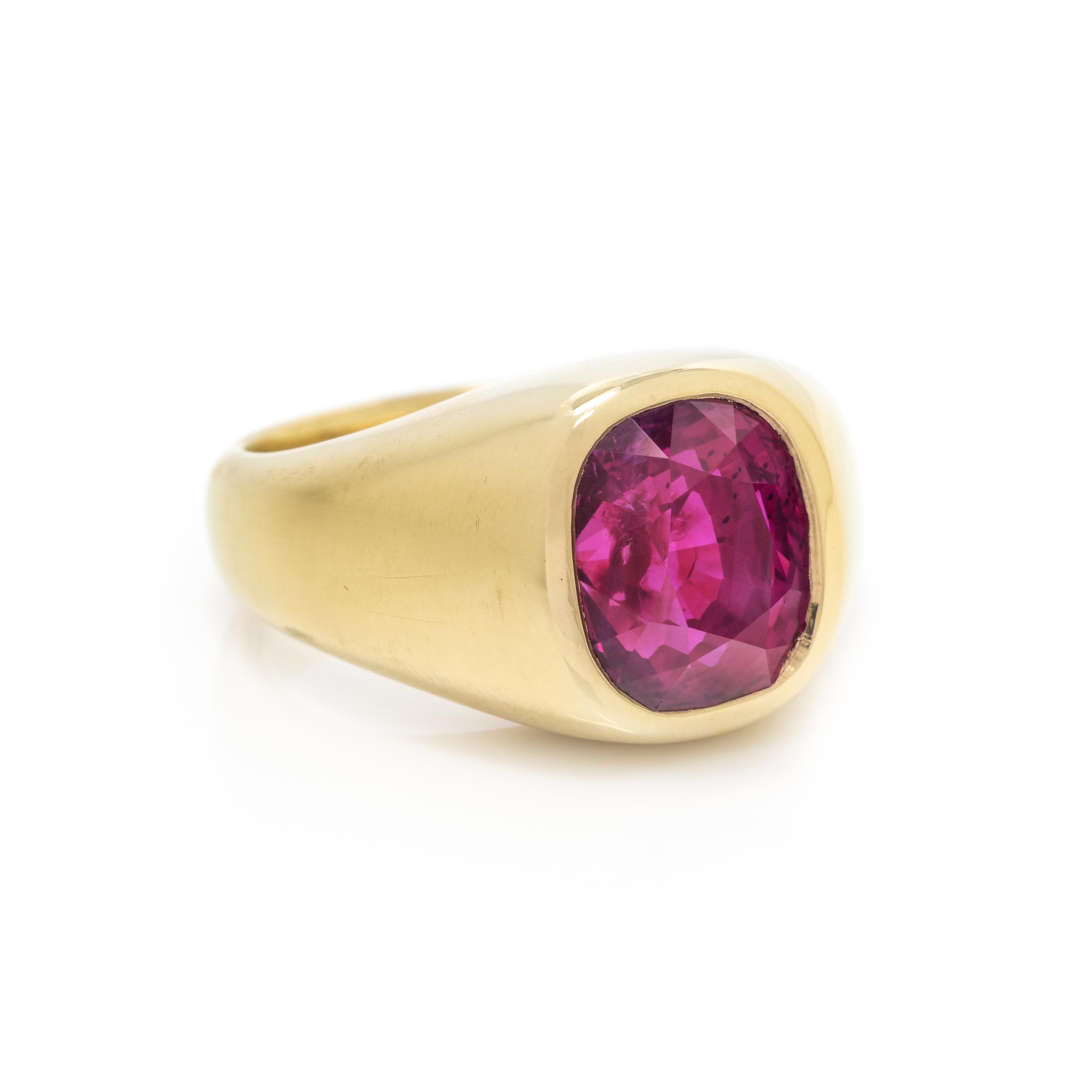 YELLOW GOLD AND INTENSE PURPLISH PINK SAPPHIRE RING