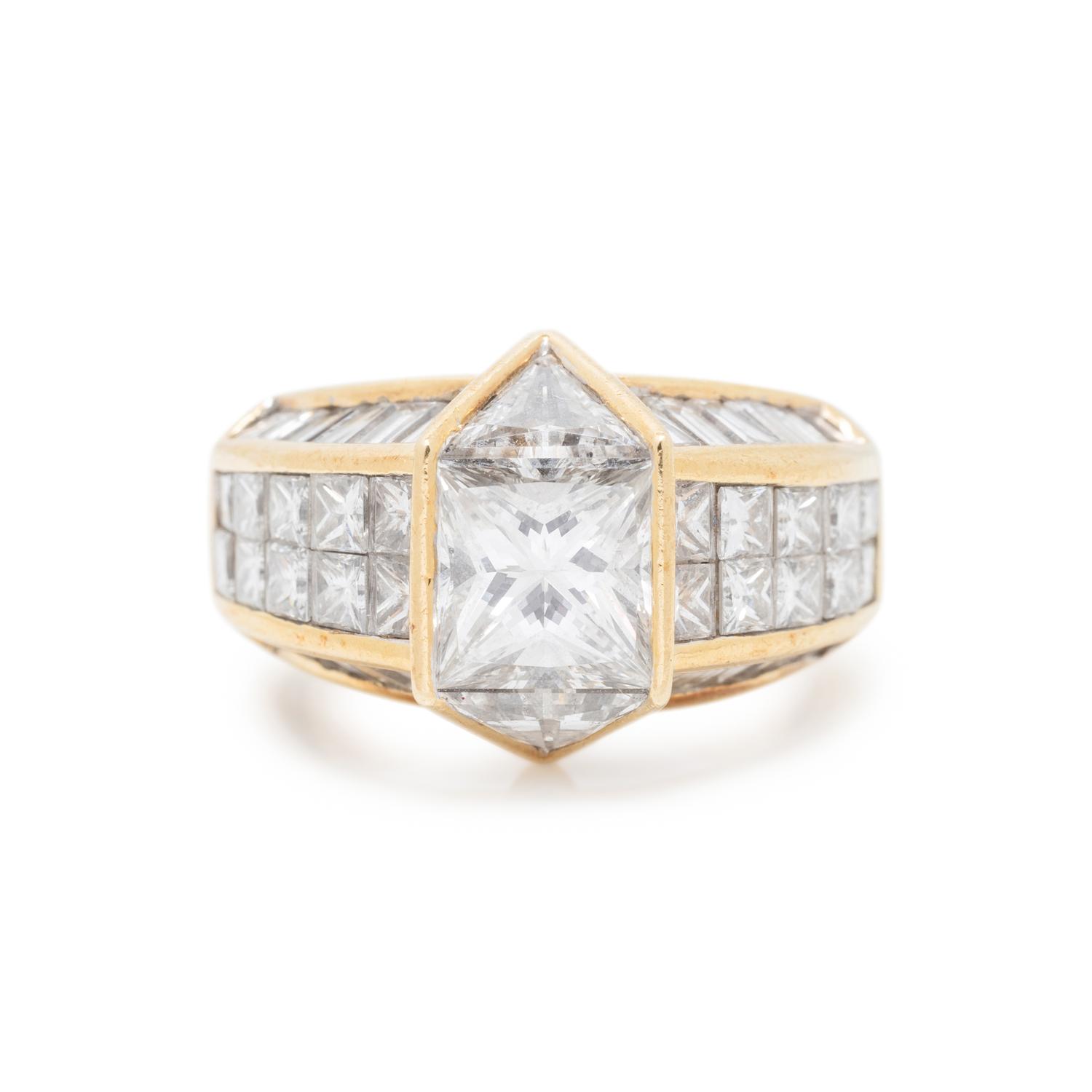 YELLOW GOLD AND DIAMOND RING