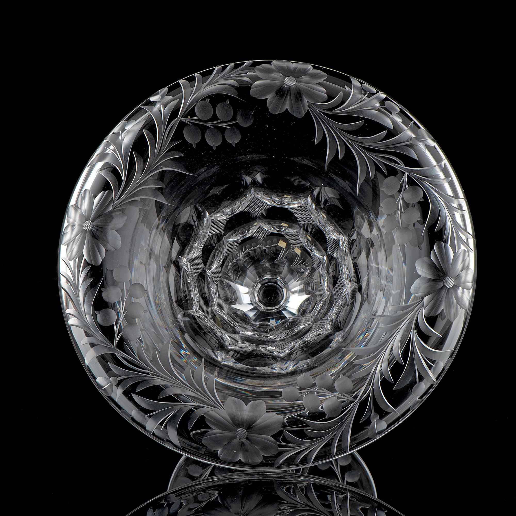 A Tuthill Intaglio-Cut Glass "Bishop's Hat" Bowl