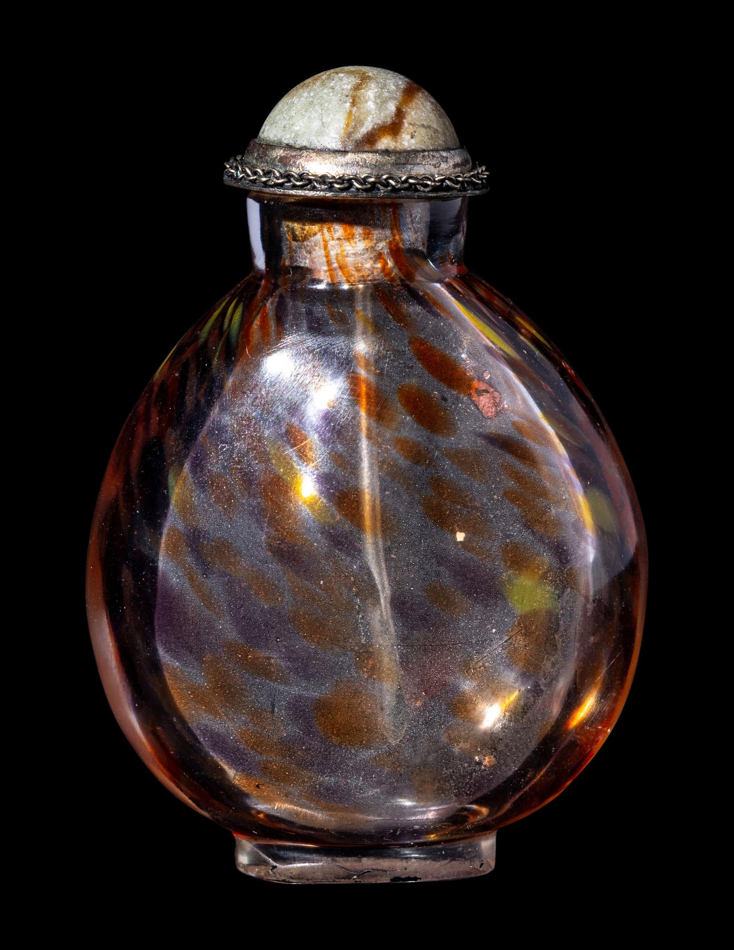 A Chinese 'Sandwich' Glass Snuff Bottle