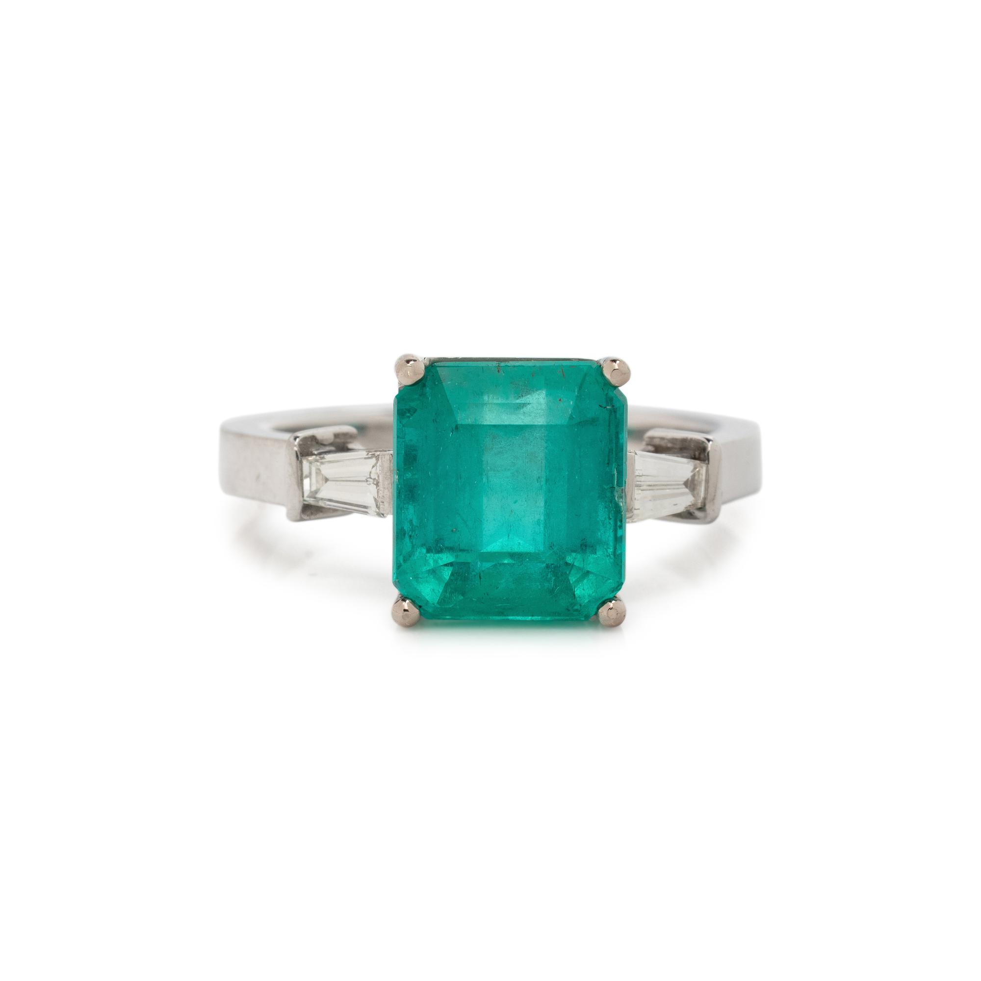 EMERALD AND DIAMOND RING