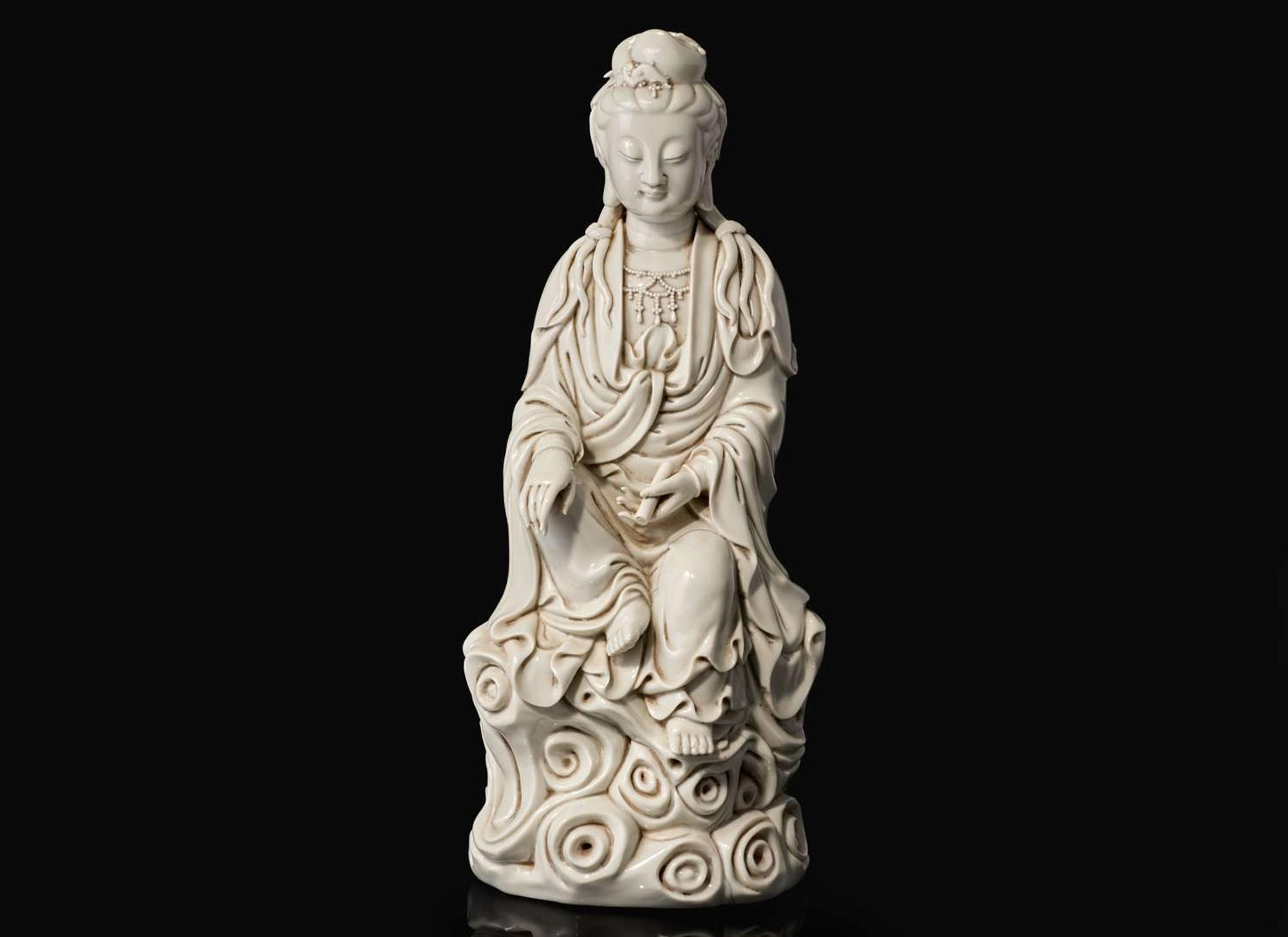 A Chinese Dehua blanc de chine figure of seated Guanyin 德化窯觀音坐像