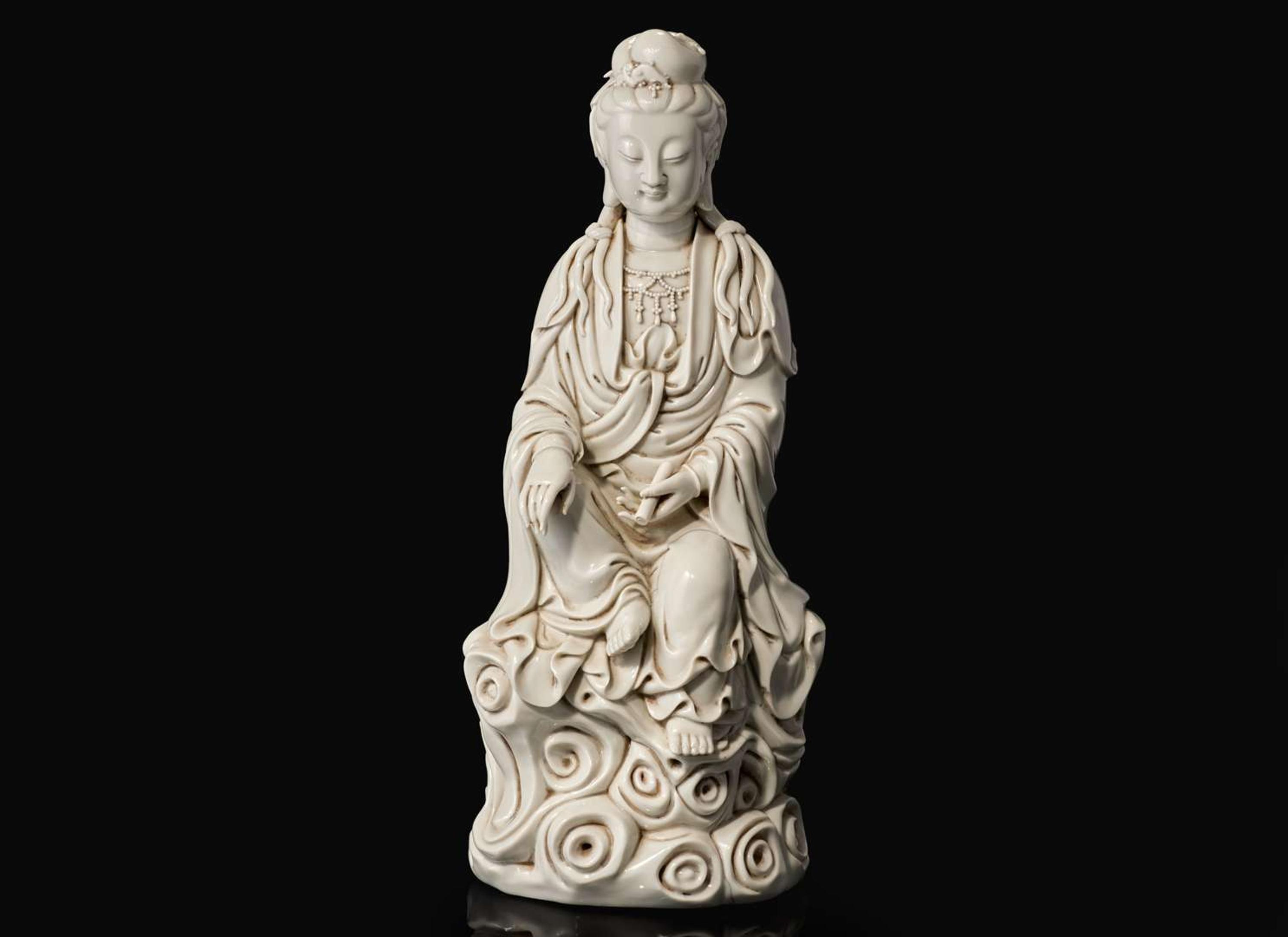 A Chinese Dehua blanc de chine figure of seated Guanyin 德化窯觀音坐像