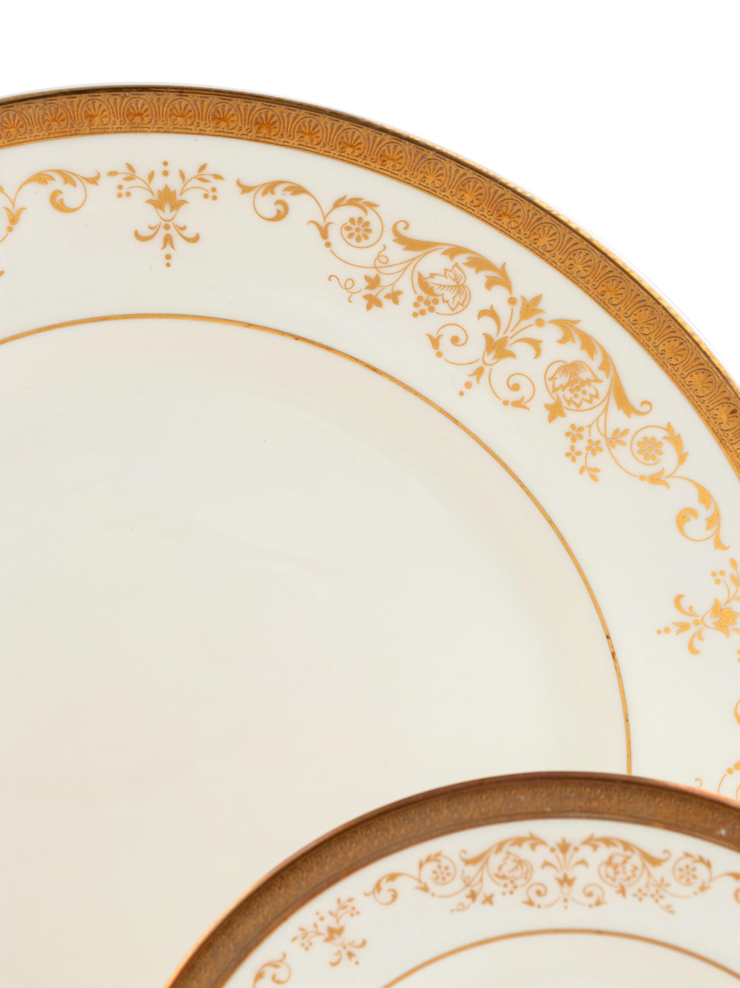 A Royal Doulton Porcelain Dinner Service