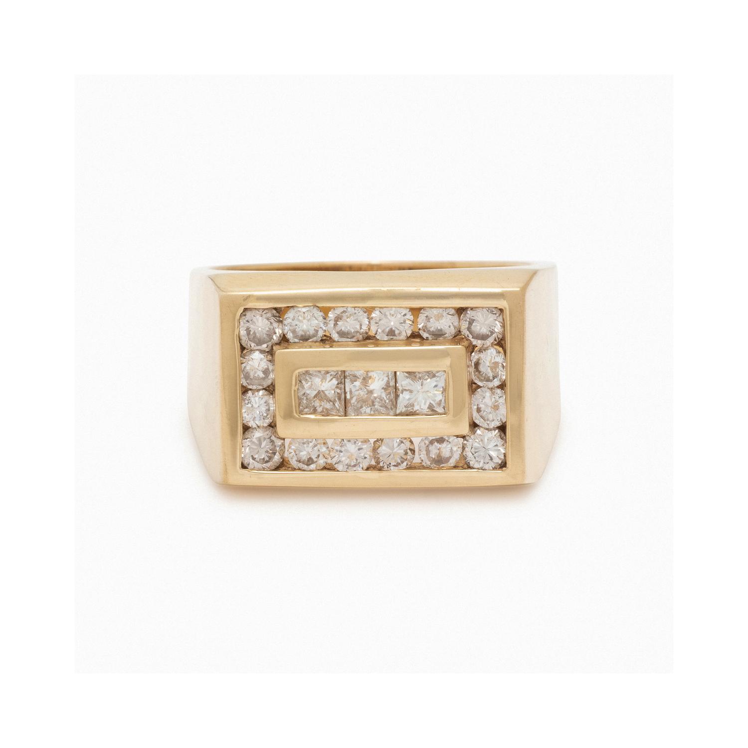 YELLOW GOLD AND DIAMOND RING