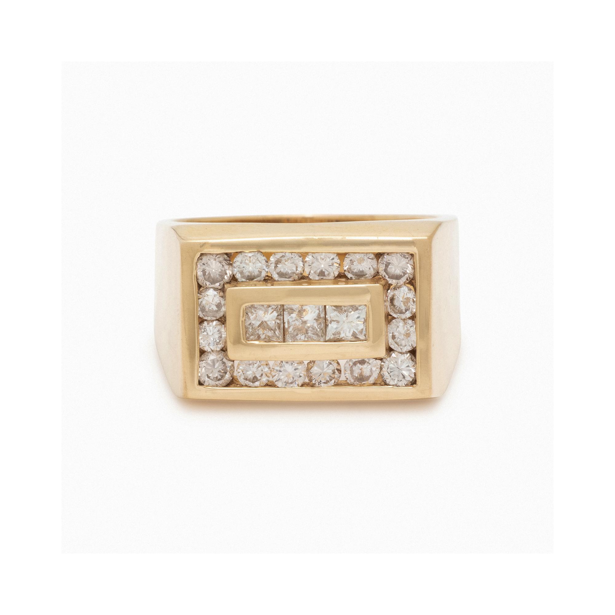 YELLOW GOLD AND DIAMOND RING
