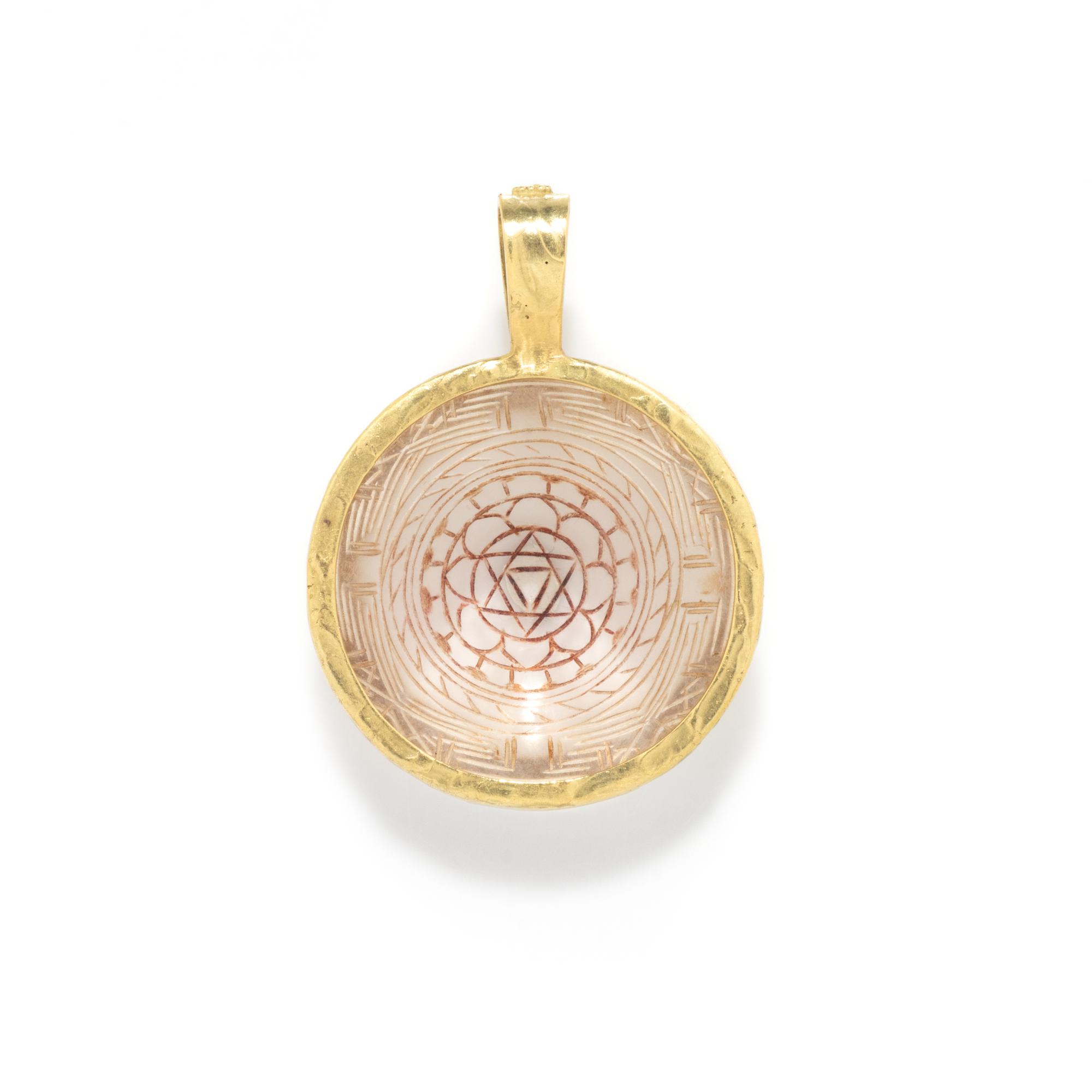 YELLOW GOLD AND ROCK CRYSTAL QUARTZ PENDANT