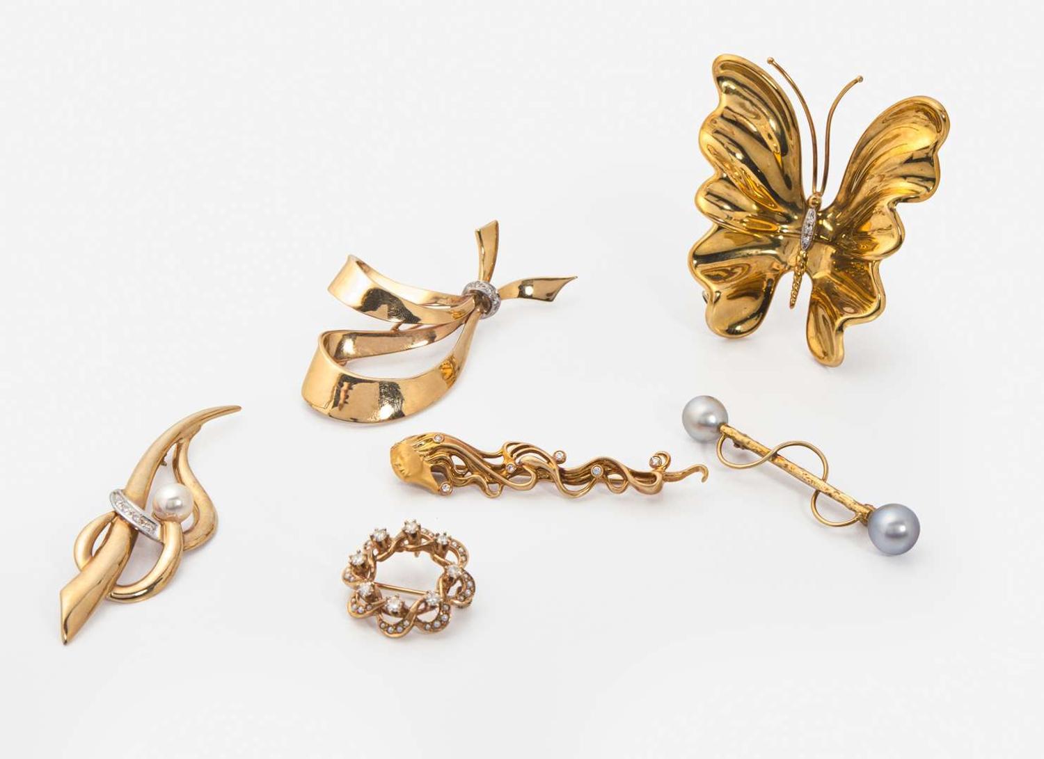 A Miscellaneous Collection of Brooches and Pins