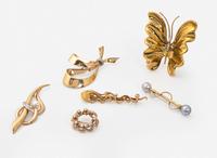 A Miscellaneous Collection of Brooches and Pins