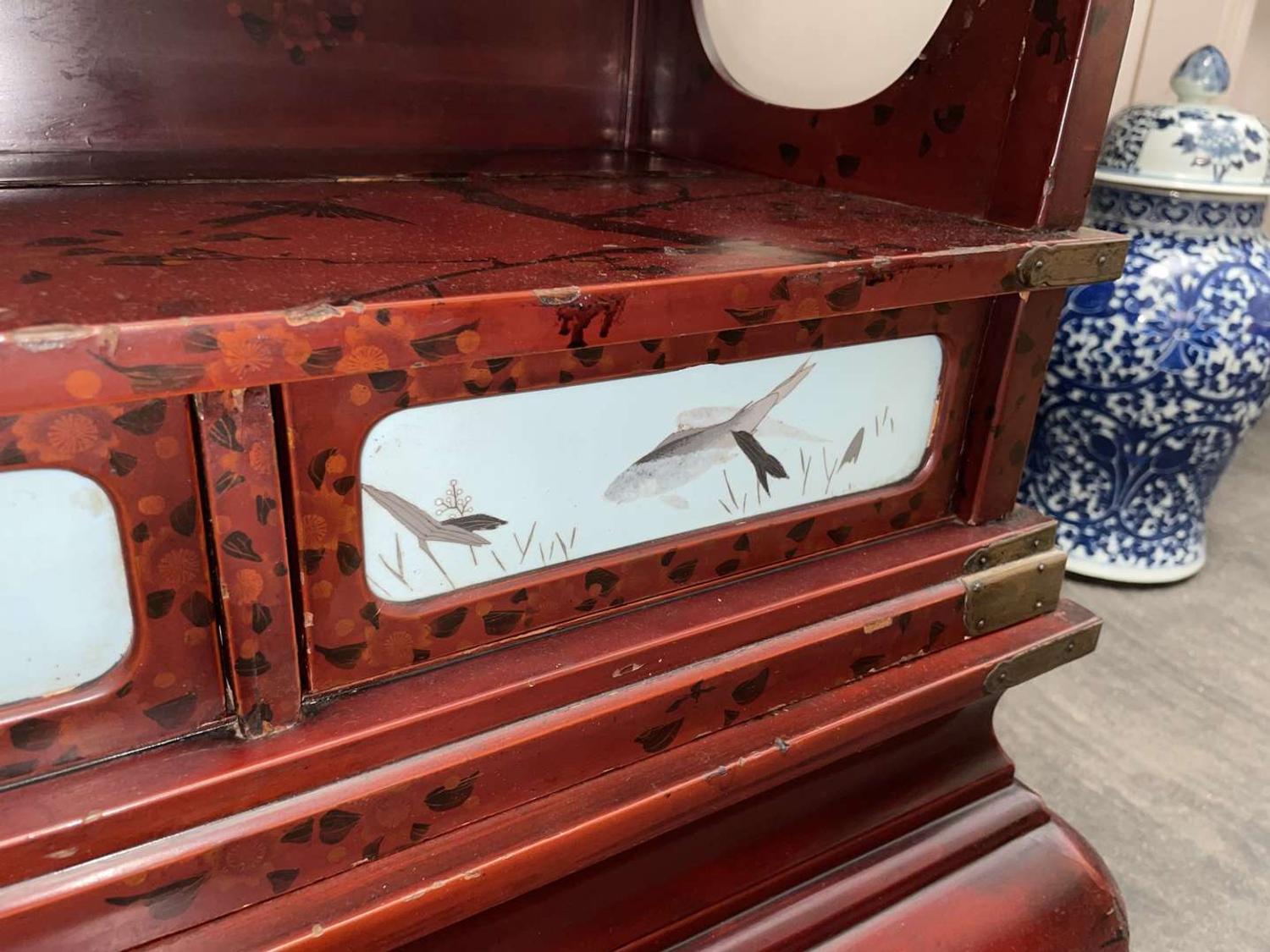 A Japanese lacquer display cabinet with cloisonné panels 日本漆器立柜及底座 Late Meiji period ????