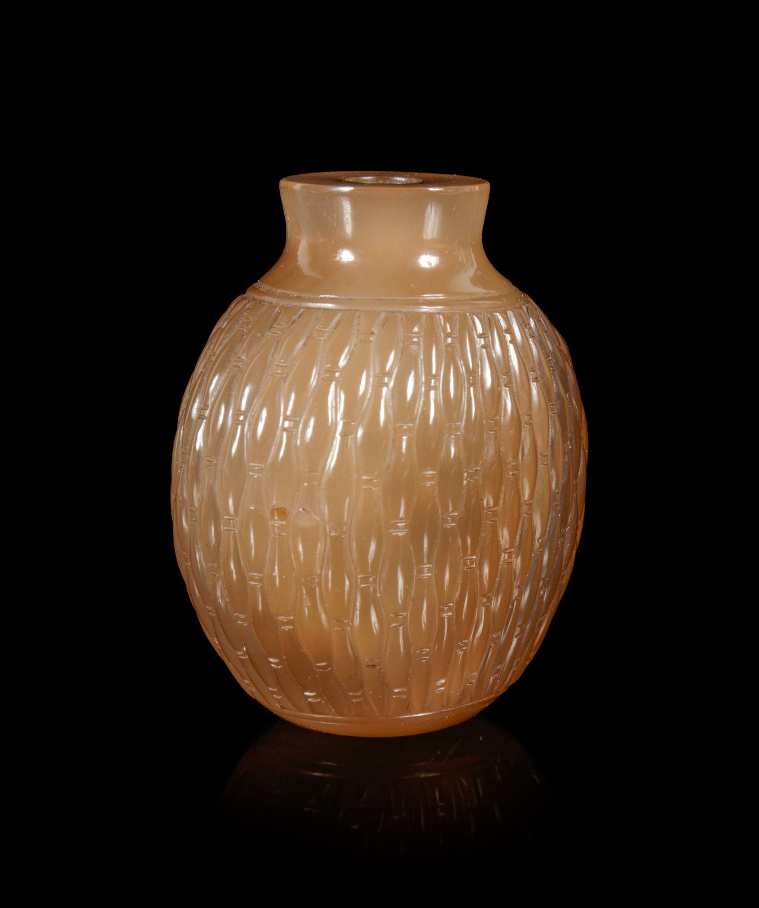 A Carved Agate ‘Basket Weave’ Snuff Bottle