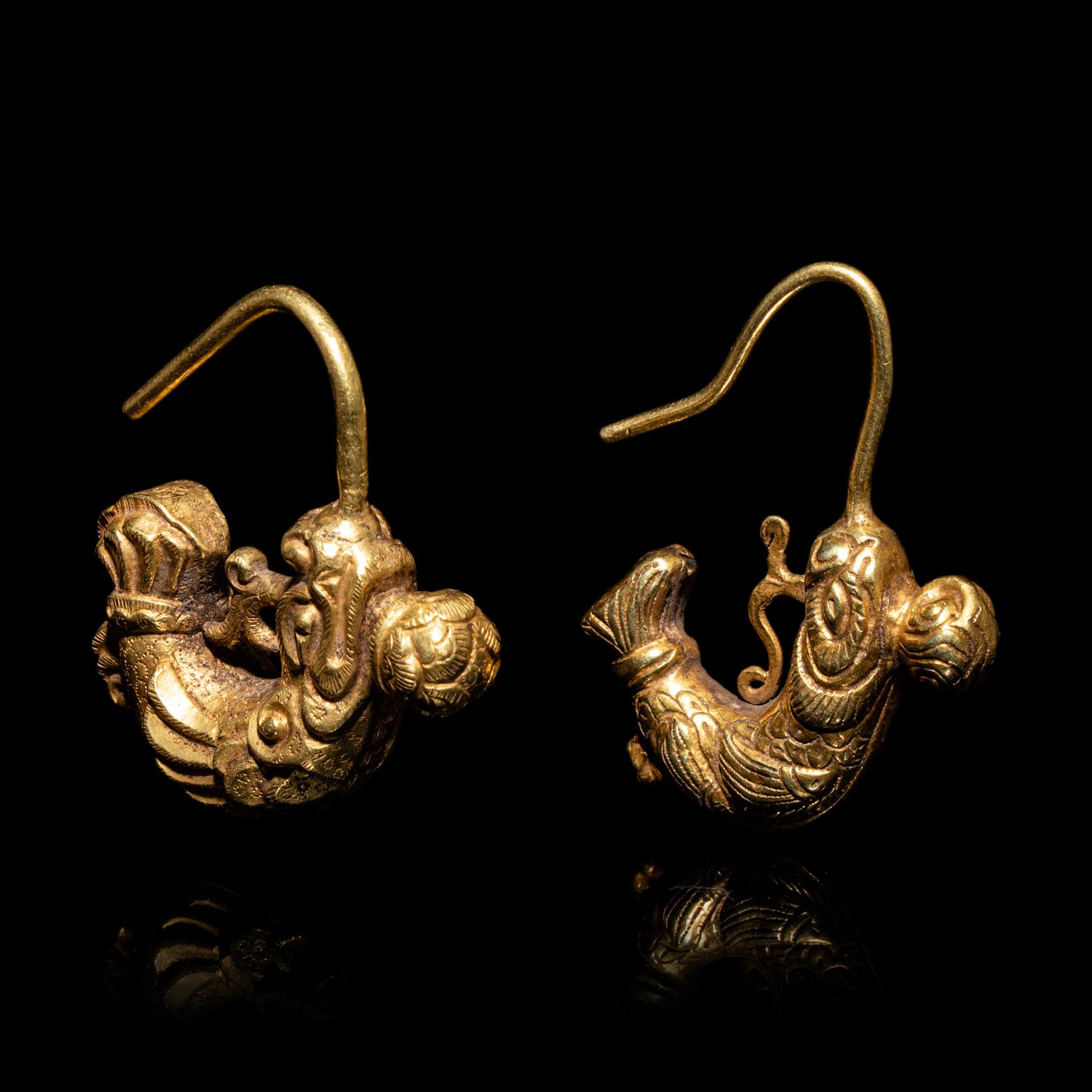 A Matched Pair of Chinese Gold 'Capricorn' Earrings, Erhuan, Liao Dynasty 遼 摩羯形金耳環兩隻