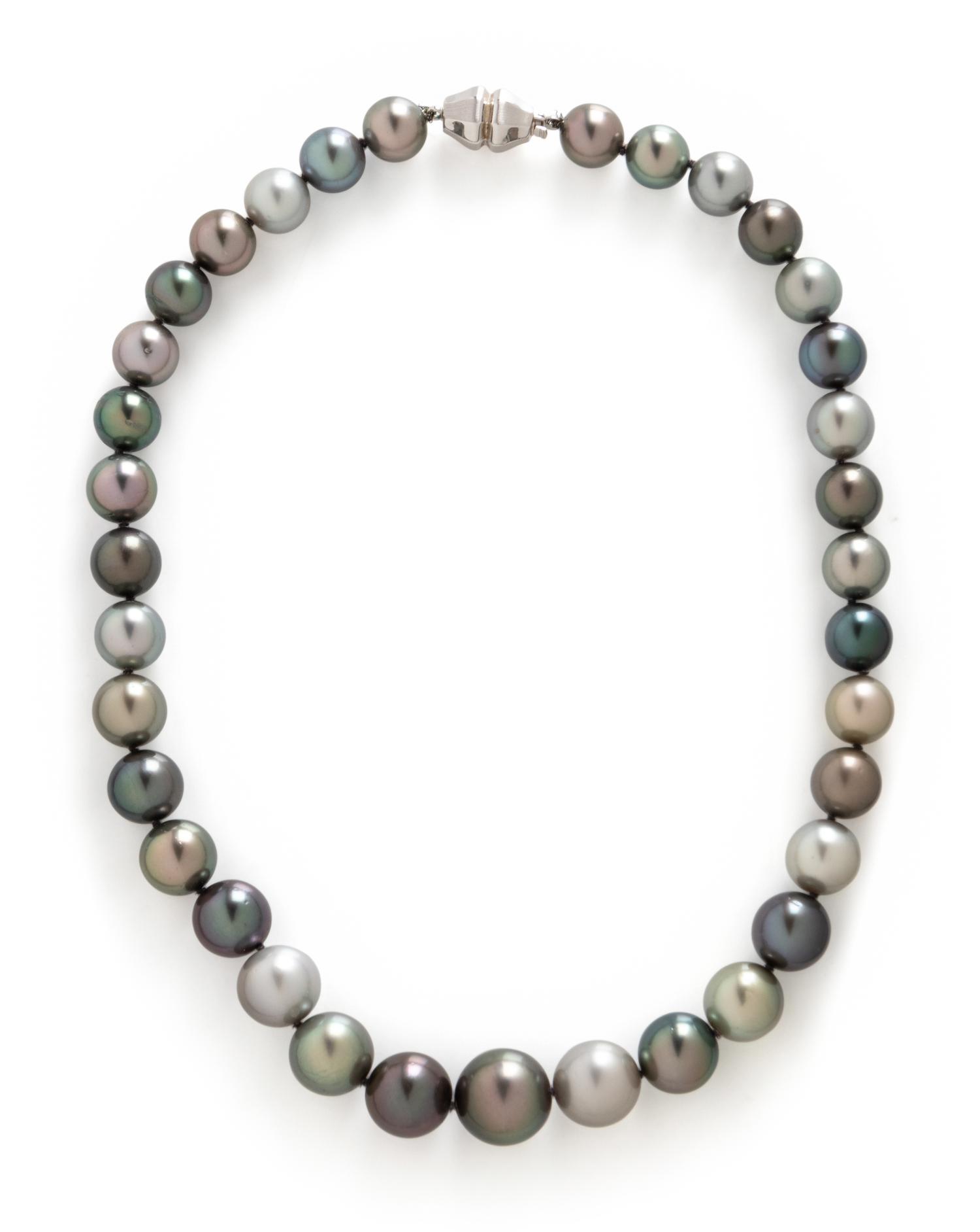 WHITE GOLD AND CULTURED TAHITIAN PEARL NECKLACE