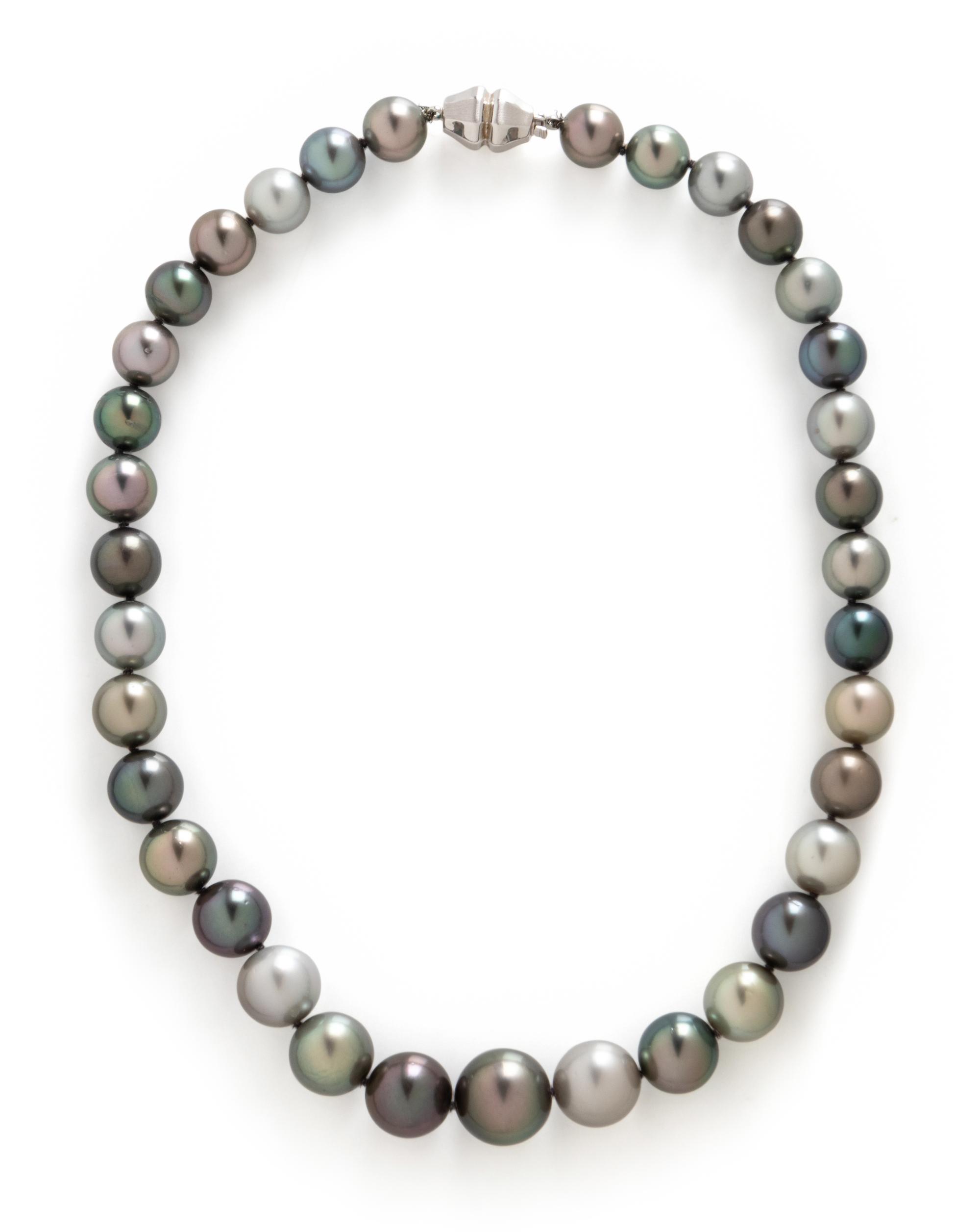 WHITE GOLD AND CULTURED TAHITIAN PEARL NECKLACE