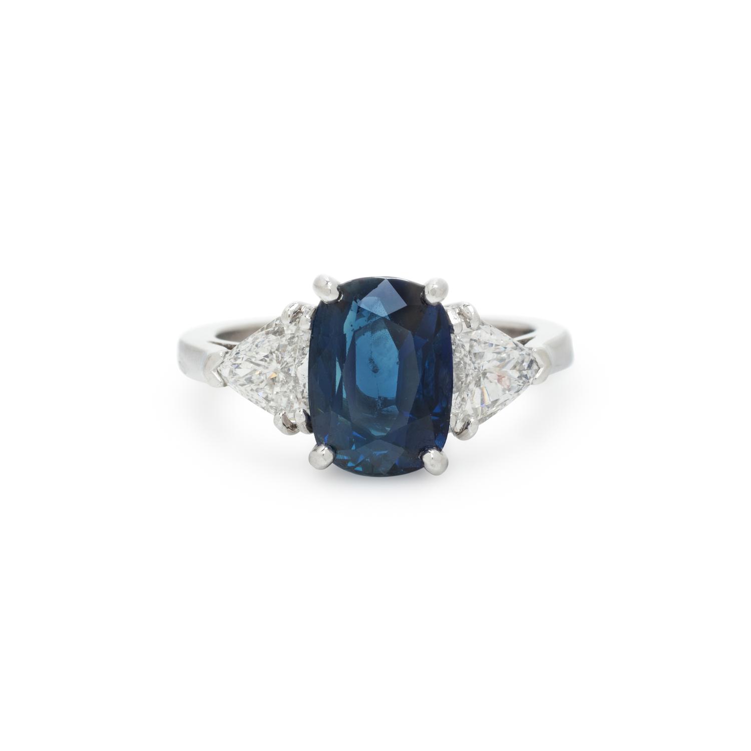 SAPPHIRE AND DIAMOND RING