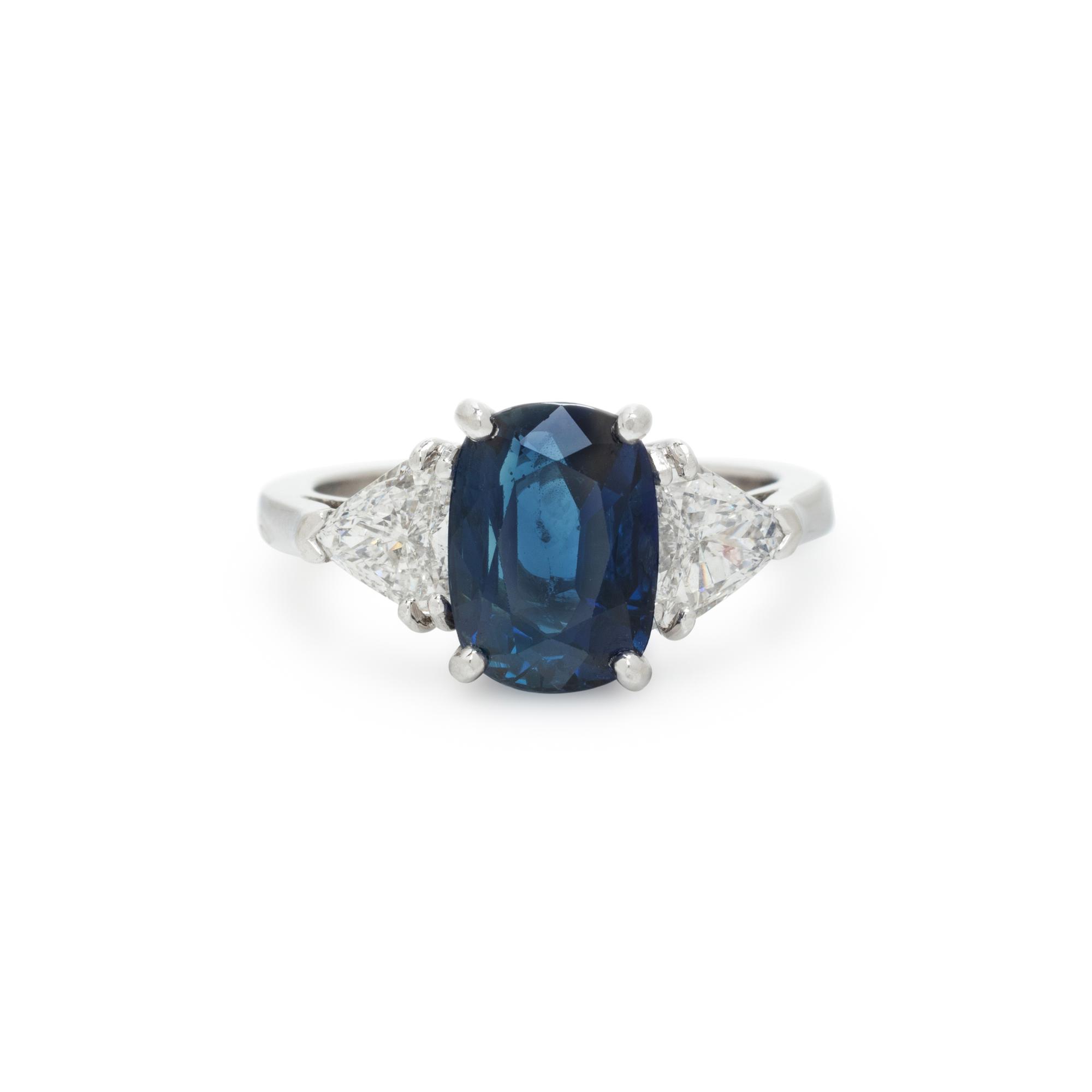 SAPPHIRE AND DIAMOND RING
