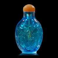 Two Chinese Monochrome Glass Snuff Bottles, 19th Century — 清晚期 料器鼻煙壺兩支
