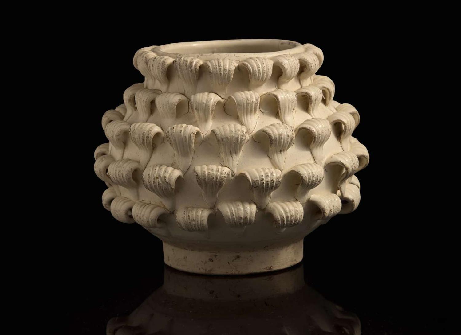 A rare Cizhou-type "Peony" jar, Probably Northern Song dynasty, 12th century 磁州窯系牡丹罐 或北宋 十二世紀