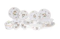 A Herend Porcelain Rothschild Bird Dinner Service