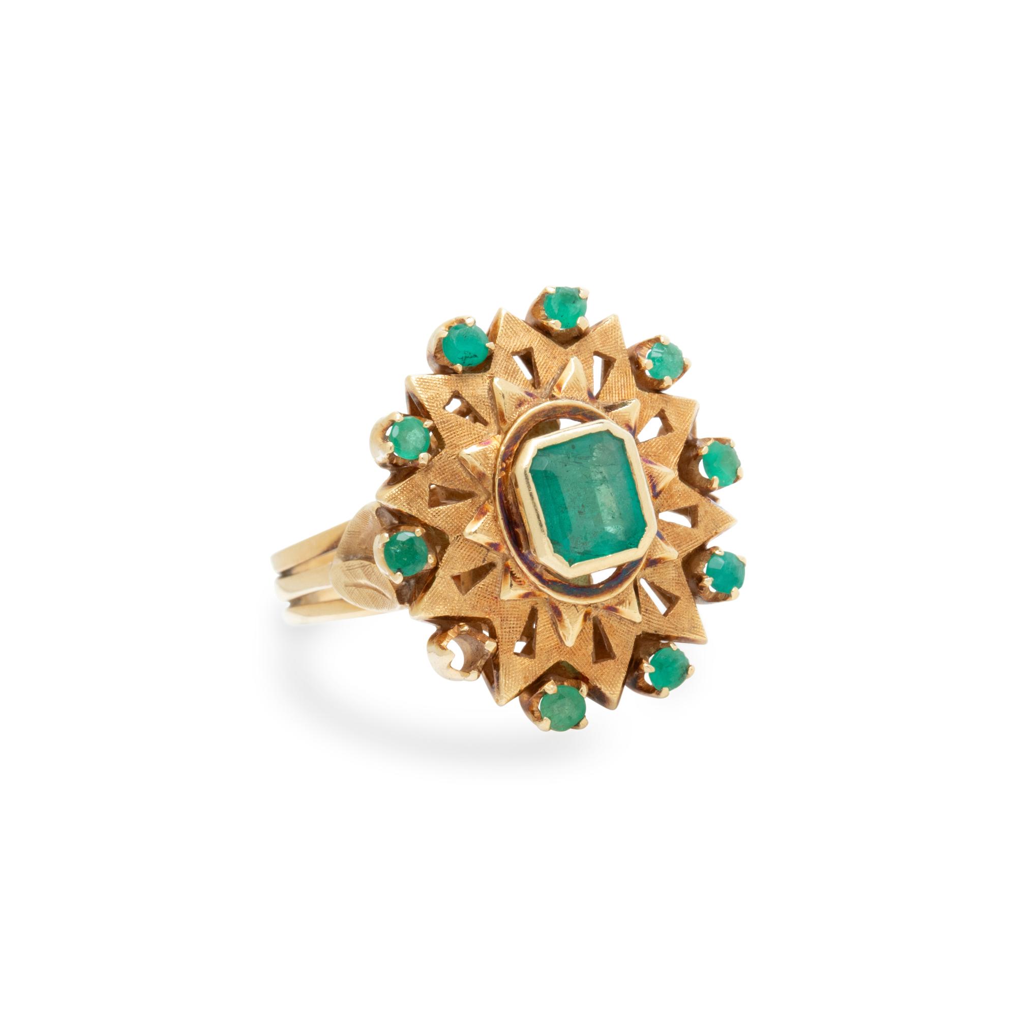 YELLOW GOLD AND EMERALD RING