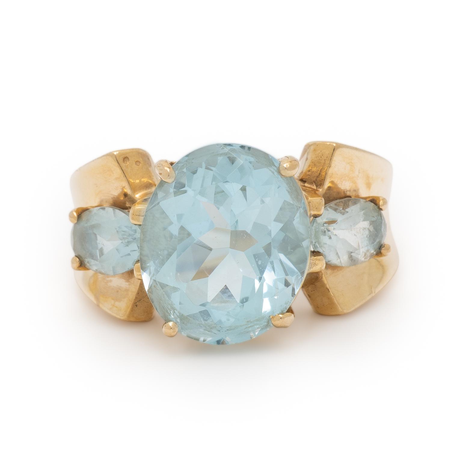 Aquamarine and Yellow Gold Ring