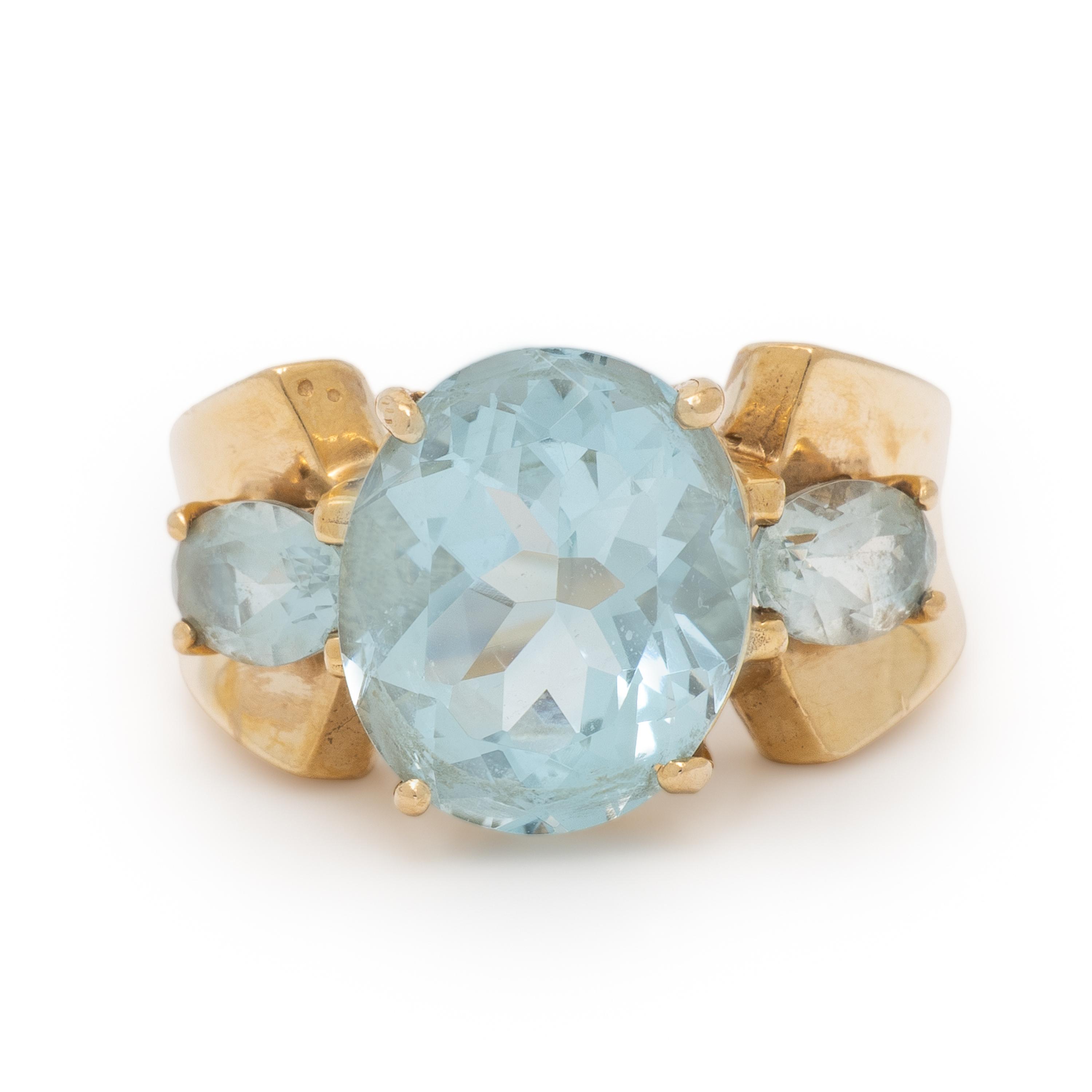 Aquamarine and Yellow Gold Ring