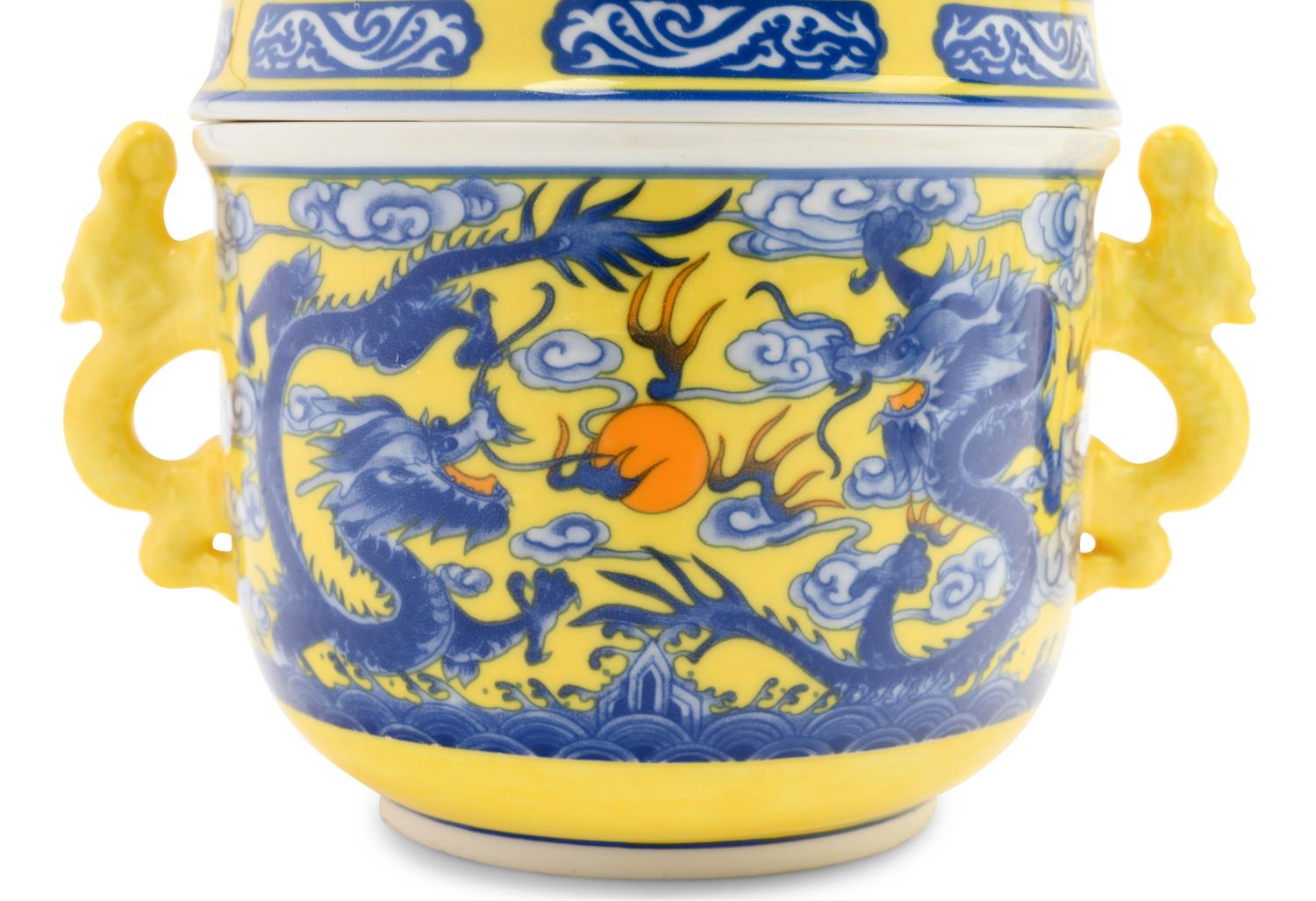 A Chinese Porcelain Dinner Service