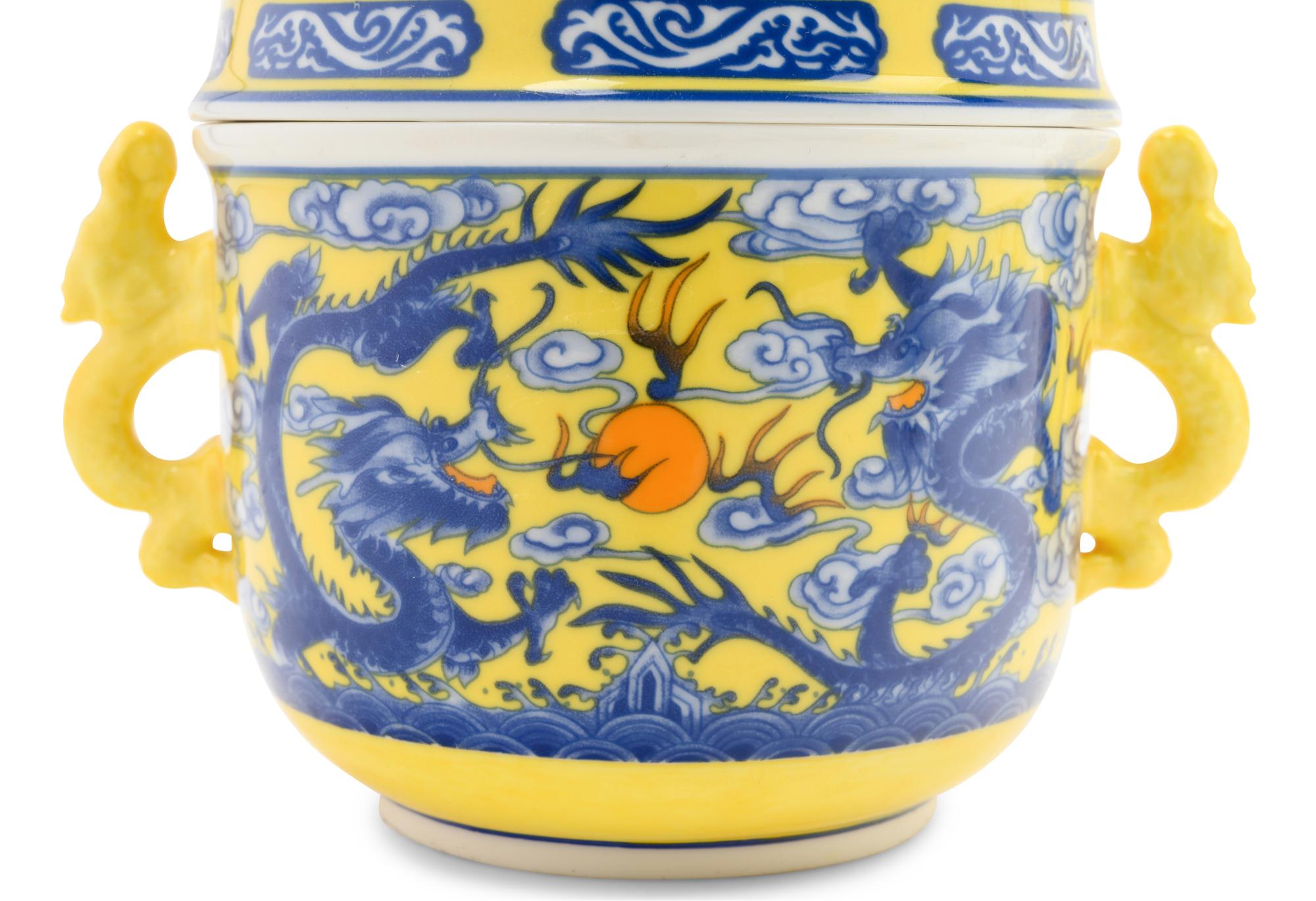 A Chinese Porcelain Dinner Service