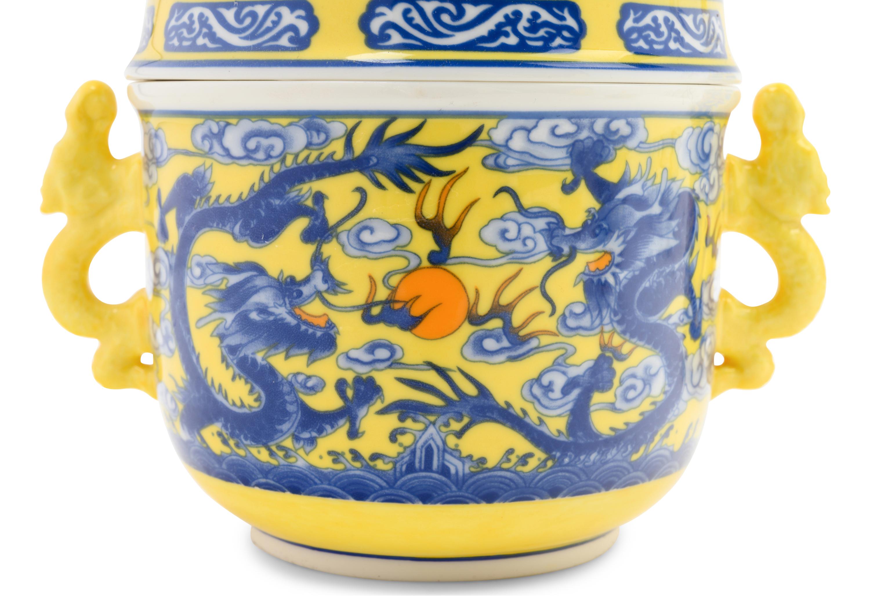 A Chinese Porcelain Dinner Service