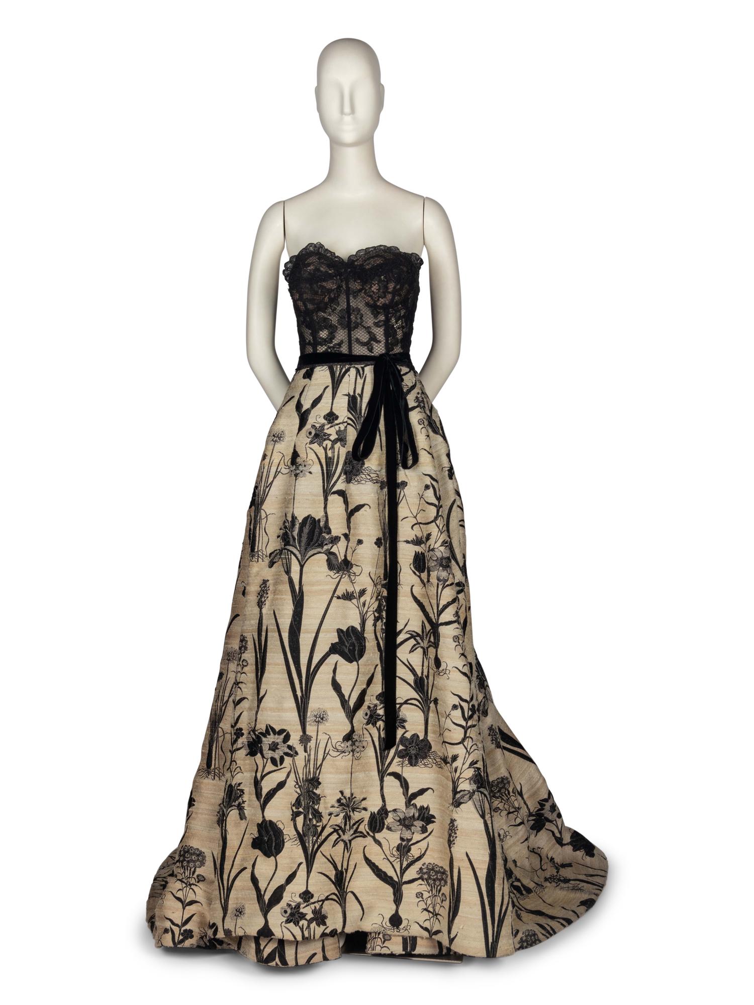 OSCAR DE LA RENTA GOWN