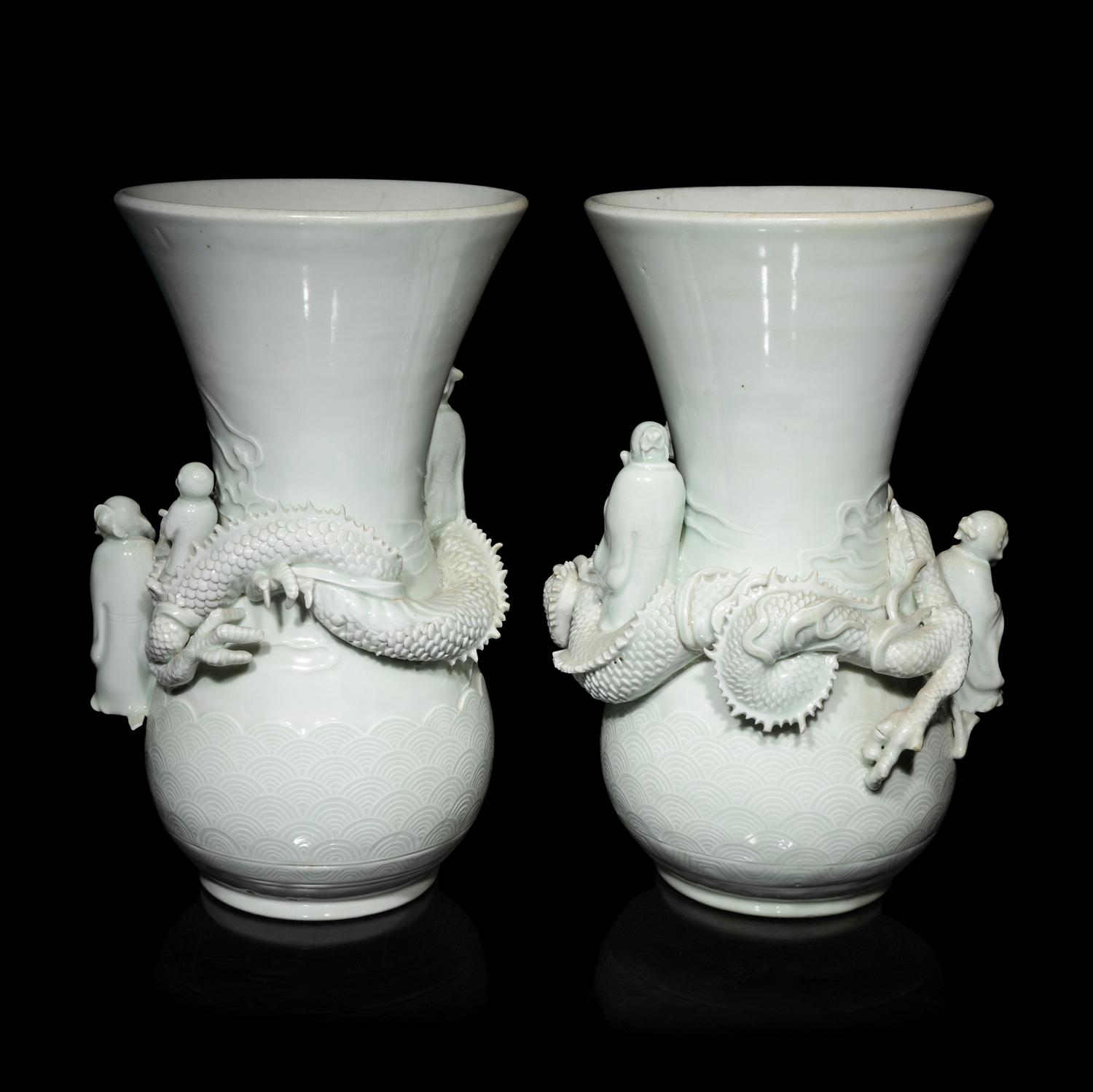A Pair of Japanese Hirado Molded White Glazed Porcelain Vases, Meiji Period 明治時期 日本鍋島燒白釉龍紋瓶一對